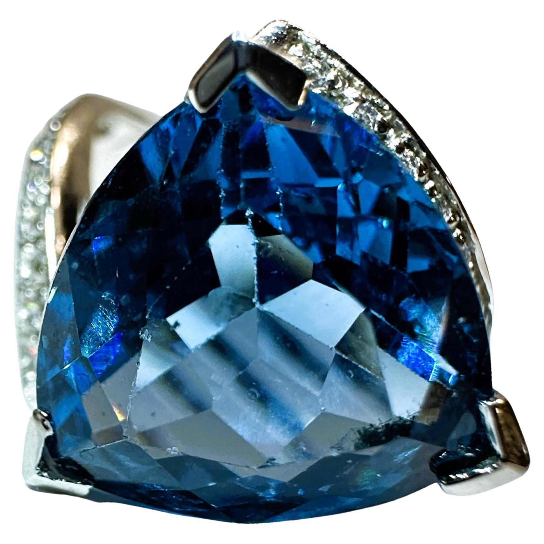 New African 10.6 Ct Swiss Blue Topaz & White Sapphire Sterling Ring For Sale
