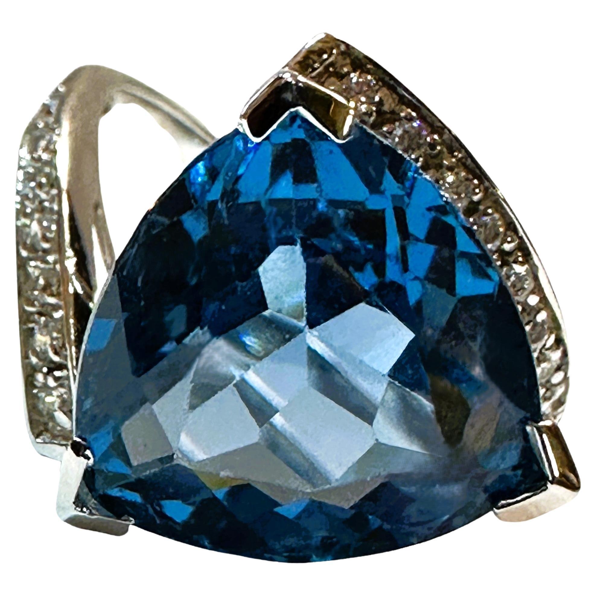 Afrikanischer 10.6 Karat Schweizer Blautopas & weißer Saphir Sterling-Ring, neu