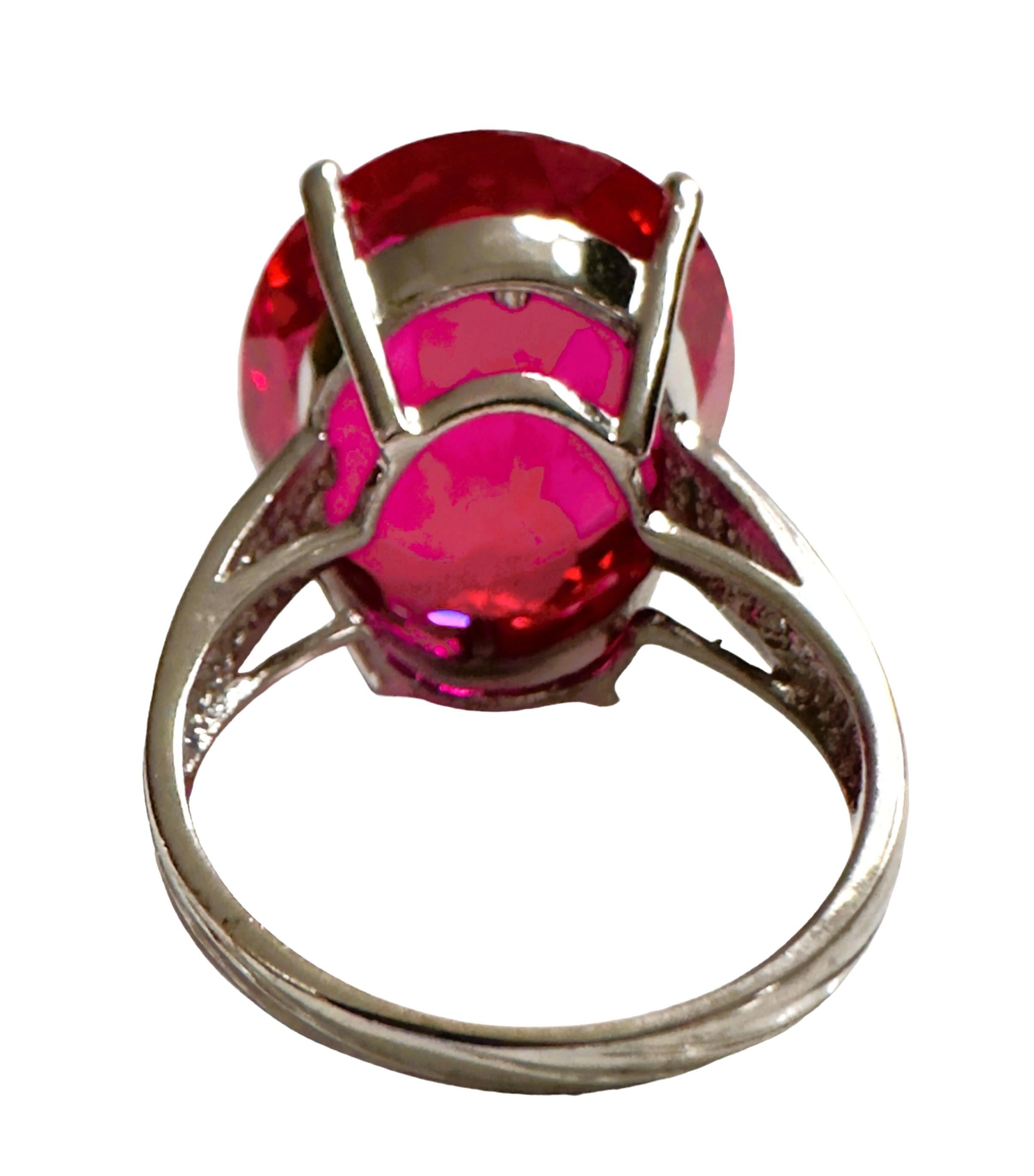 Afrikanischer Sterling-Ring, 19.10 Karat Beerenroter & Weißer Saphir, afrikanisch (Ovalschliff)