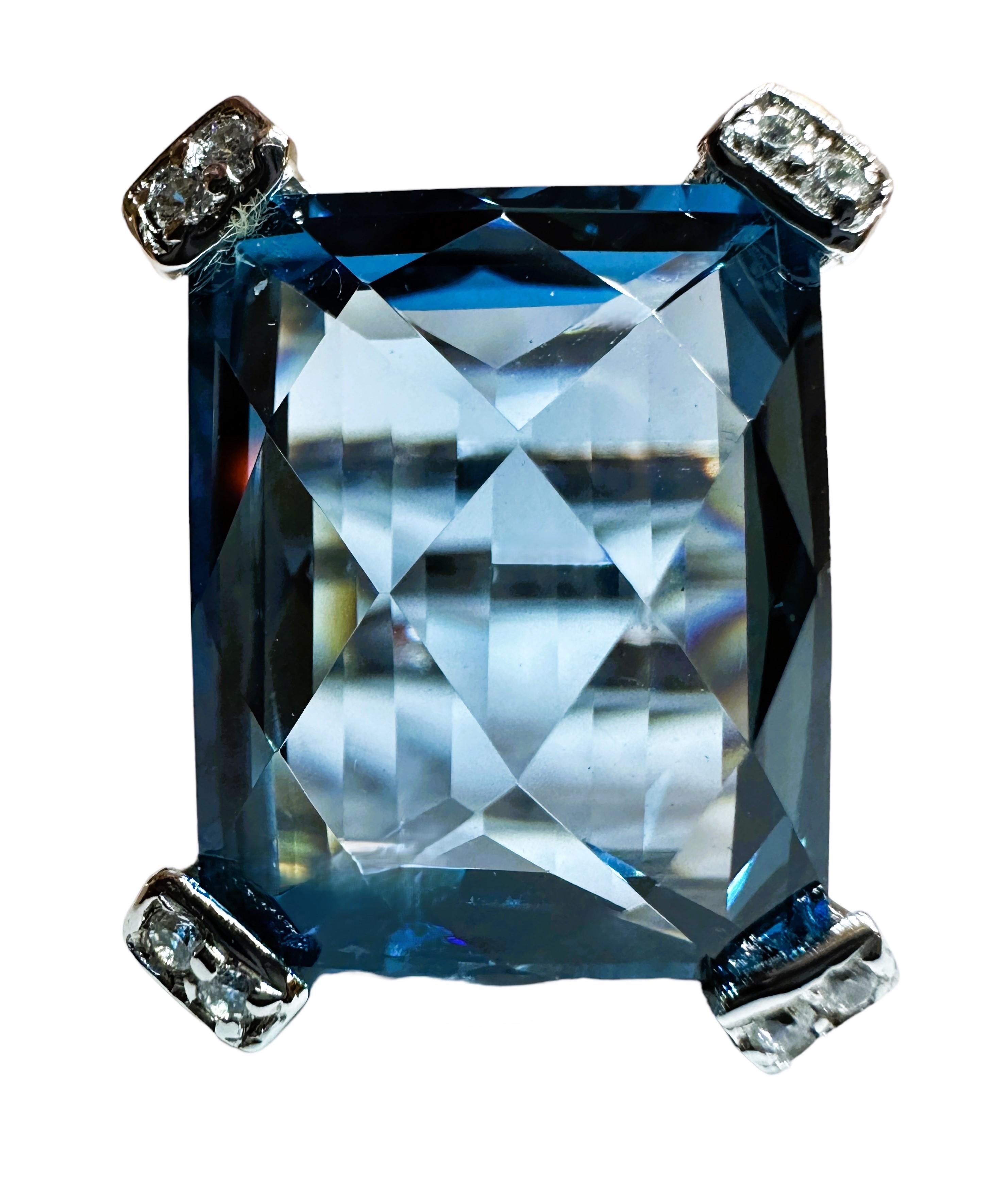 Ich liebe die Farbe und den Schliff dieses Steins.  Es ist einfach so brillant.  Der Ring hat die Größe 5,75.  Der Stein stammt aus Afrika und ist einfach exquisit.  Es handelt sich um einen Baguetteschliff im Fancy-Schliff mit einem Gewicht von