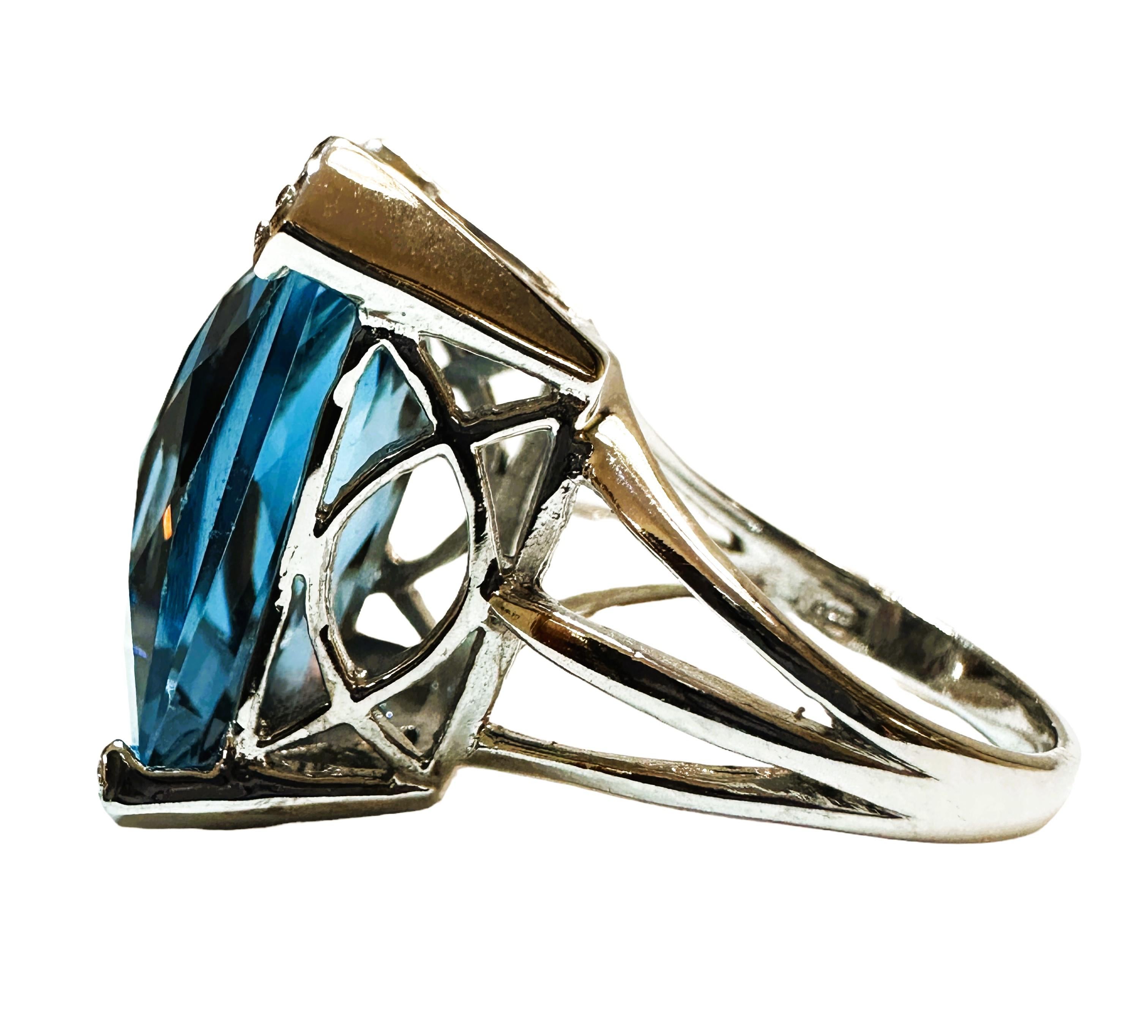 Afrikanischer 20,5 Karat Londoner Blauer Topas & weißer Saphir Sterling-Ring, neu, afrikanisch (Art déco)