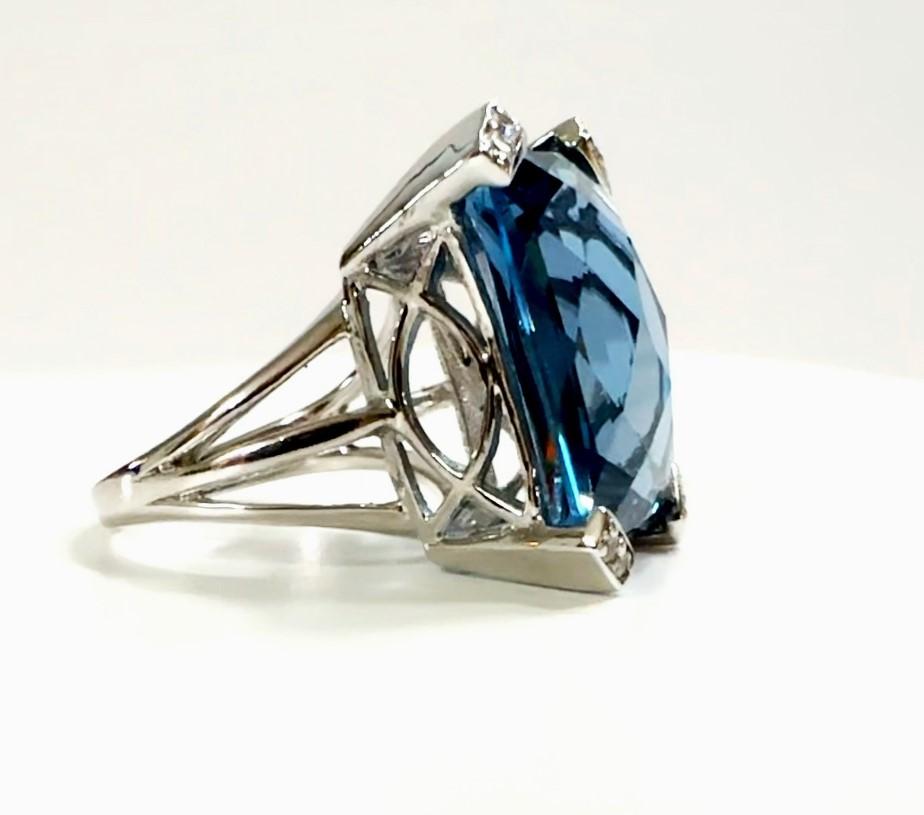 Afrikanischer 20,5 Karat Londoner Blauer Topas & weißer Saphir Sterling-Ring, neu, afrikanisch 2