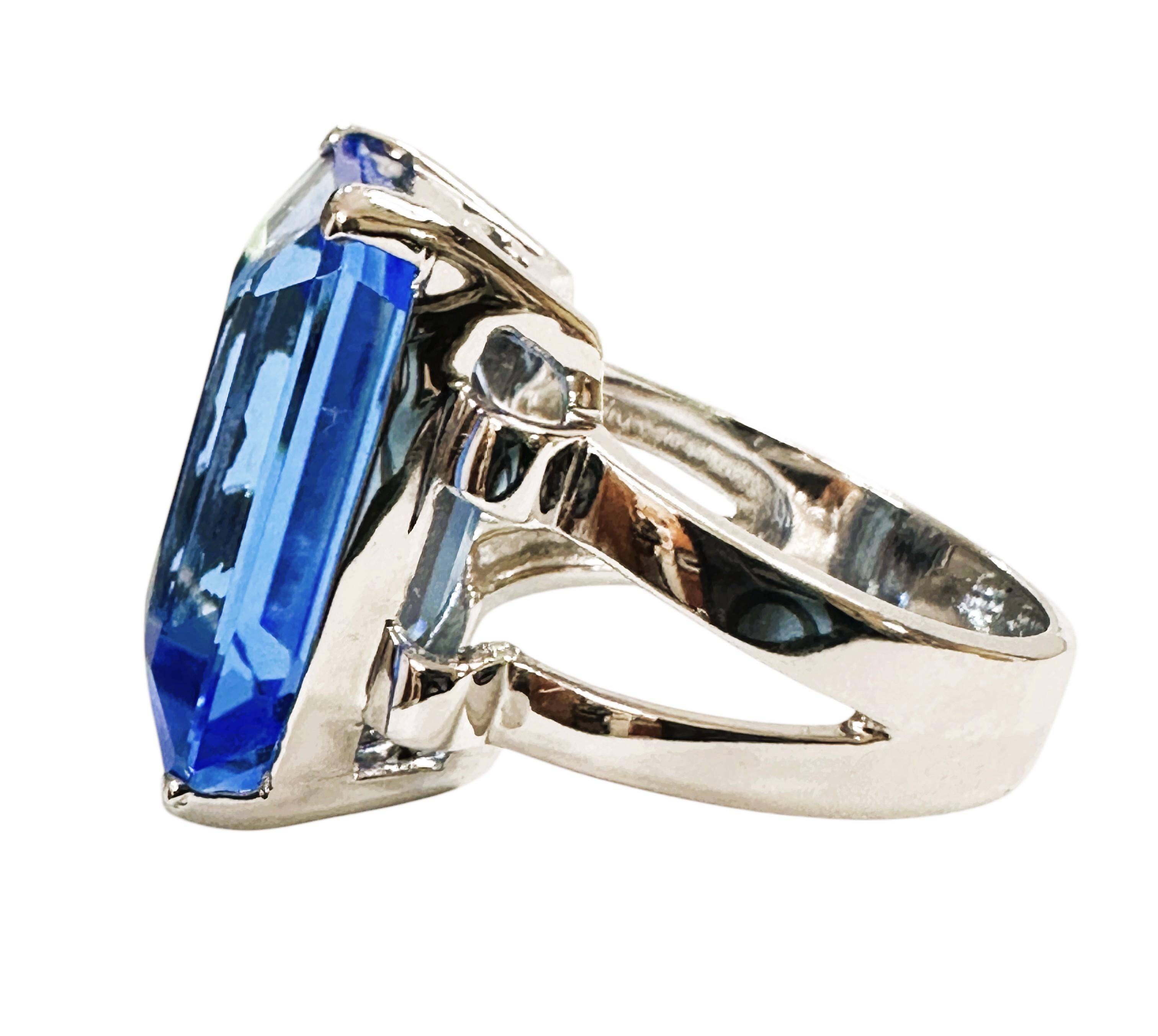 New African 21.8 Ct Swiss Blue Topaz Sterling Ring Size 7.5 Neuf à Eagan, MN