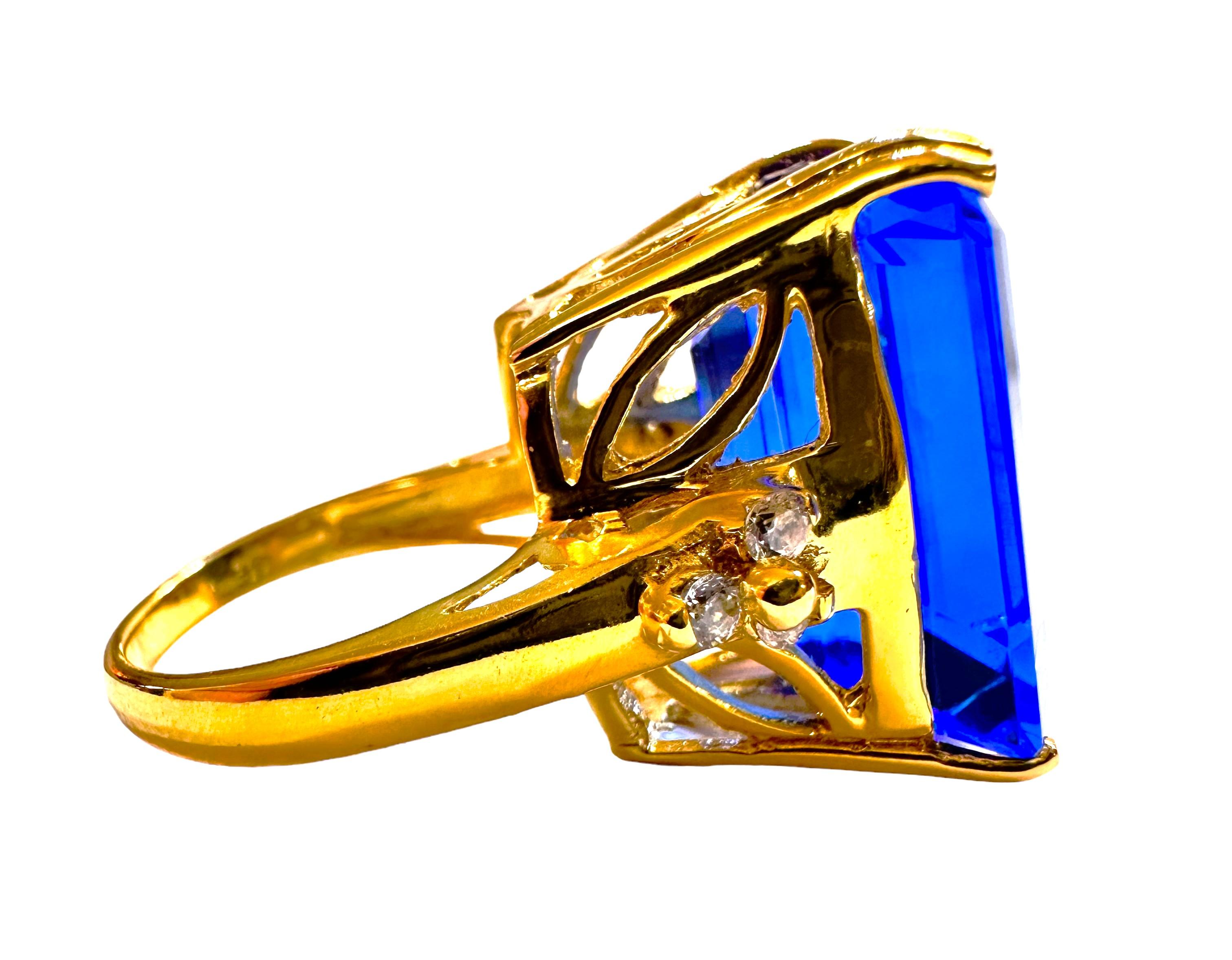 Neuer afrikanischer 23,60 intensiver blauer Topas & weißer Saphir Y vergoldeter Sterling-Ring (Baguetteschliff)