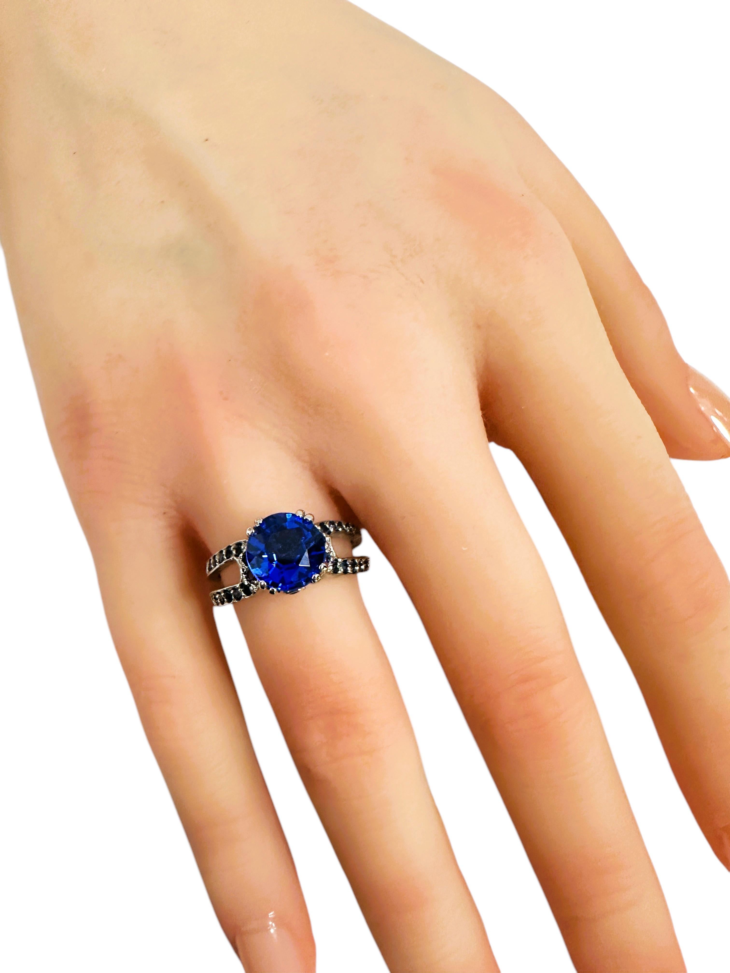 Women's New 2.50 Carat Royal Blue Topaz & Diamond Cut Sapphire Sterling Ring For Sale