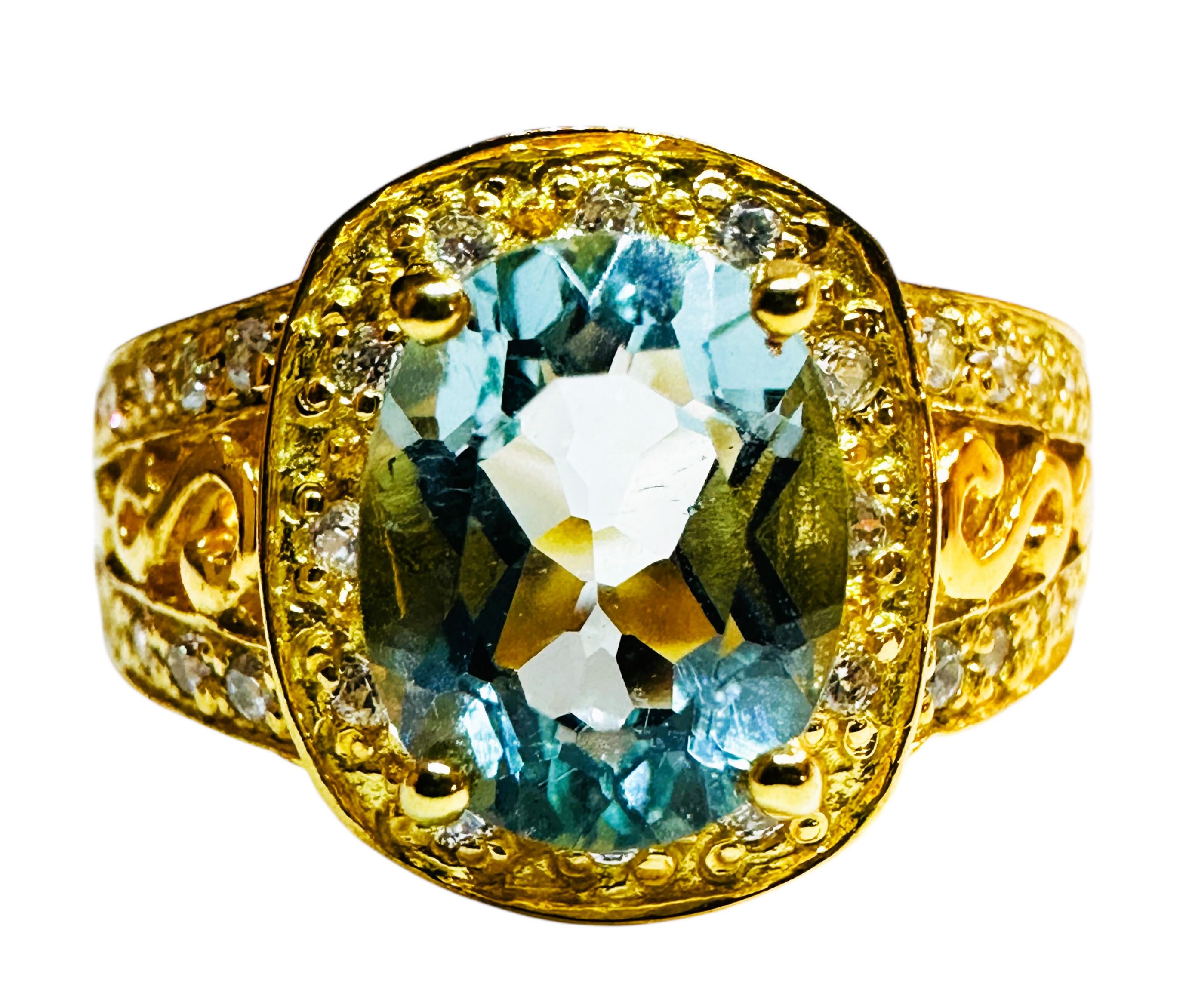 ¡El anillo es simplemente impresionante!  Es una talla 6,75. Esta piedra procede de África.  Es una hermosa piedra ovalada de talla fantasía y mide 3.13 quilates.  Es una piedra de muy alta calidad.  Mide 10 x 8,3 mm.   Es un anillo precioso y tiene