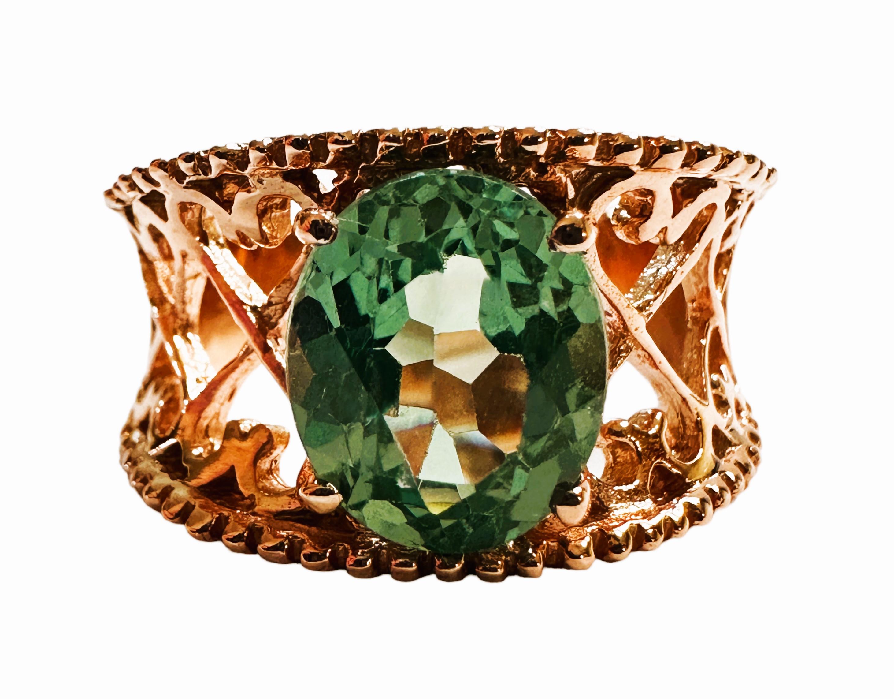 Was für ein schöner Ring das ist!.  Ich liebe das Design einfach.  Es ist eine Größe 6,75.  Er stammt aus Afrika und ist ein sehr hochwertiger Stein.  Der Stein ist ein  oval geschliffenen Stein und ist 3,6 ct.   Der Hauptstein misst 10 x 8,3 mm und