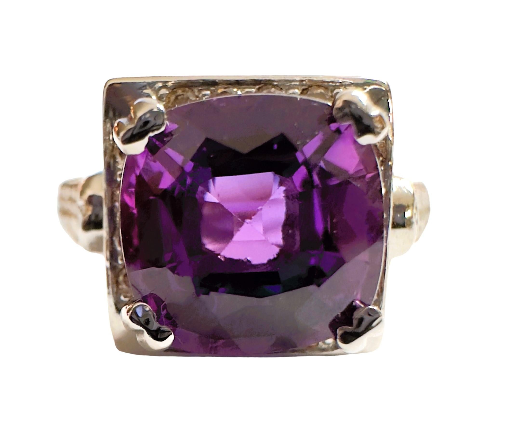 New African 3.90 Ct Blue Purple & Champagne Sapphire Sterling Ring In New Condition In Eagan, MN
