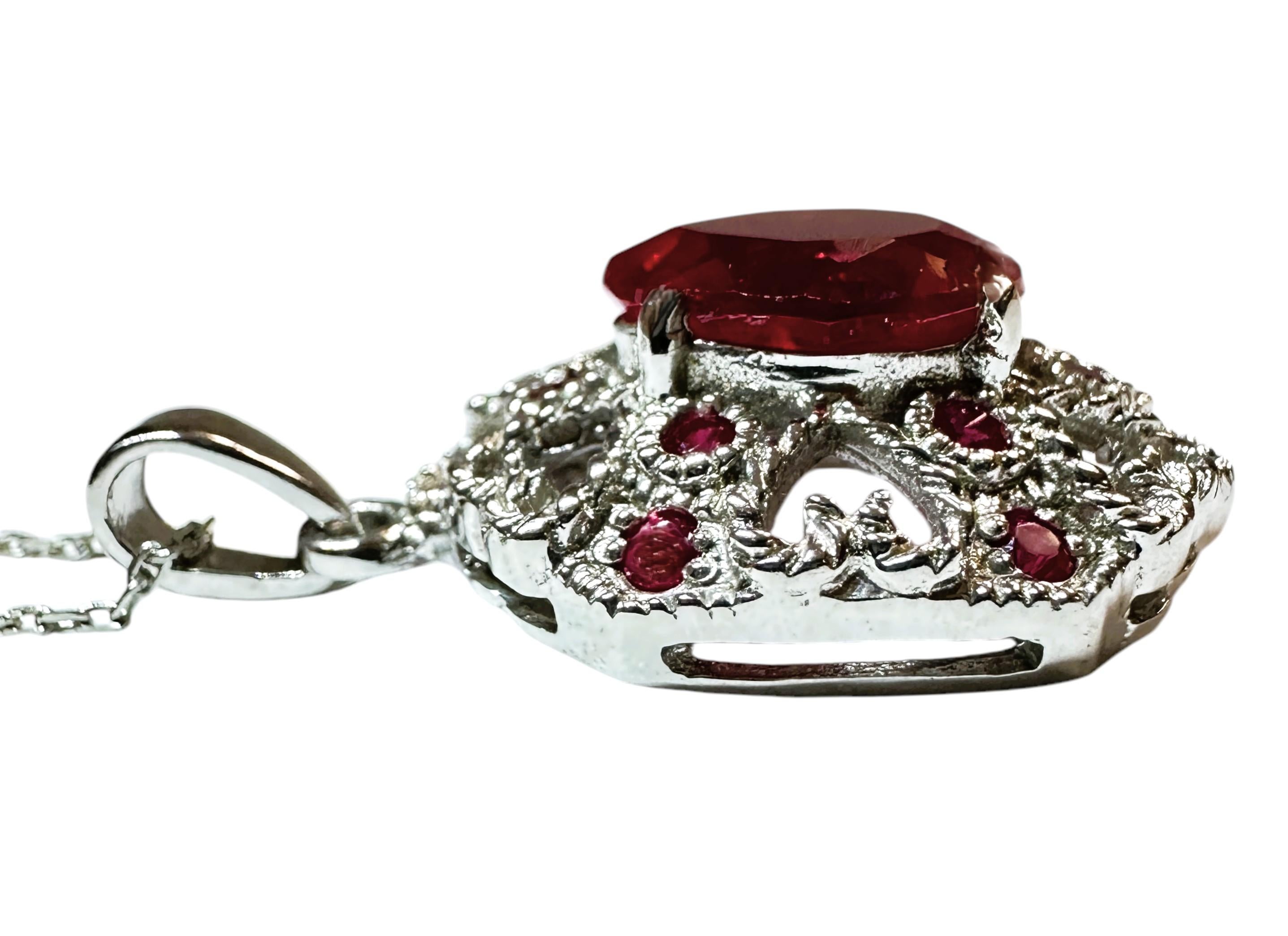 New African 4.50 ct Pear Cut Red Sapphire Sterling Pendant Necklace For Sale 1