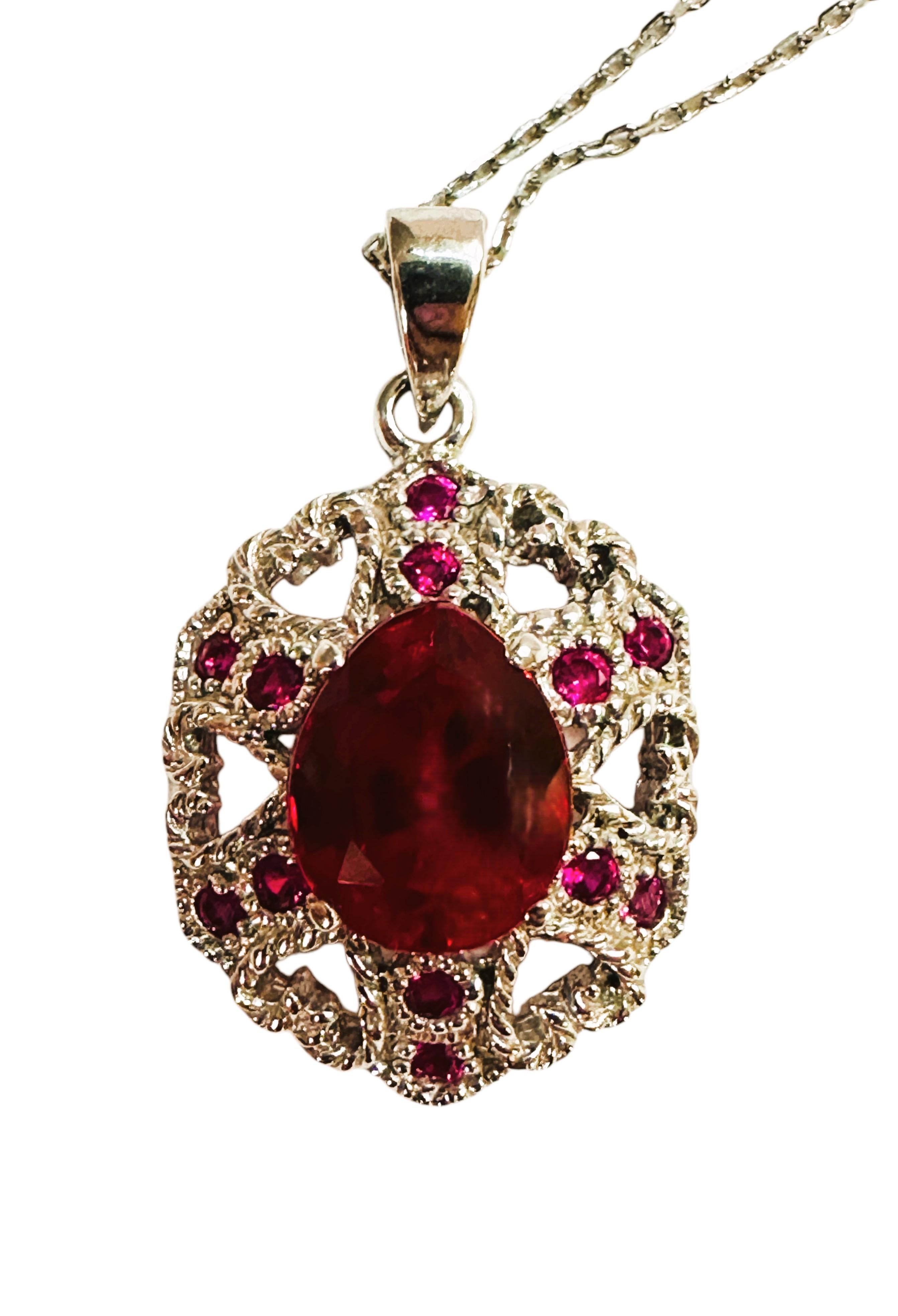 New African 4.50 ct Pear Cut Red Sapphire Sterling Pendant Necklace For Sale 3
