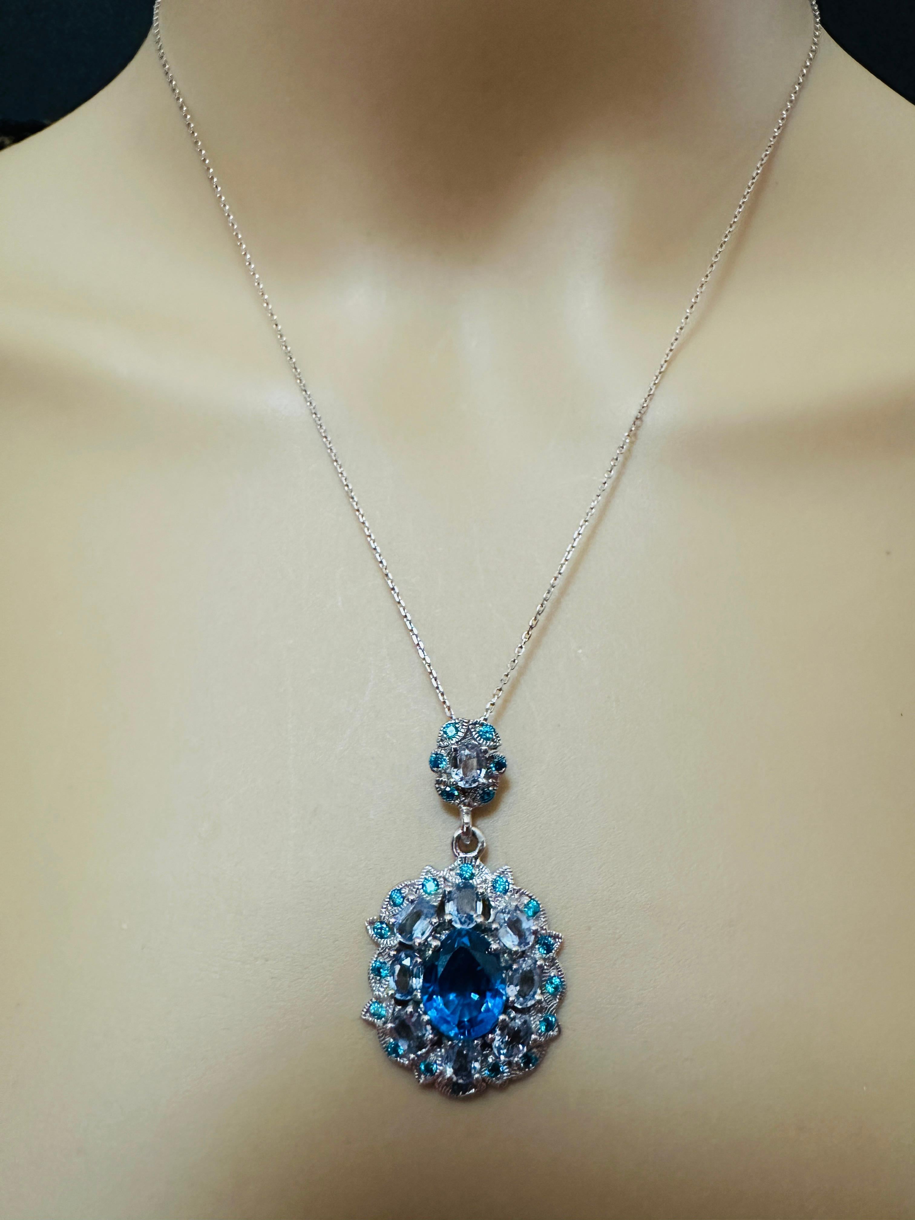New African 5.12 ct Blue Topaz & Paraiba Blue Sterling Anhänger Halskette im Angebot 1