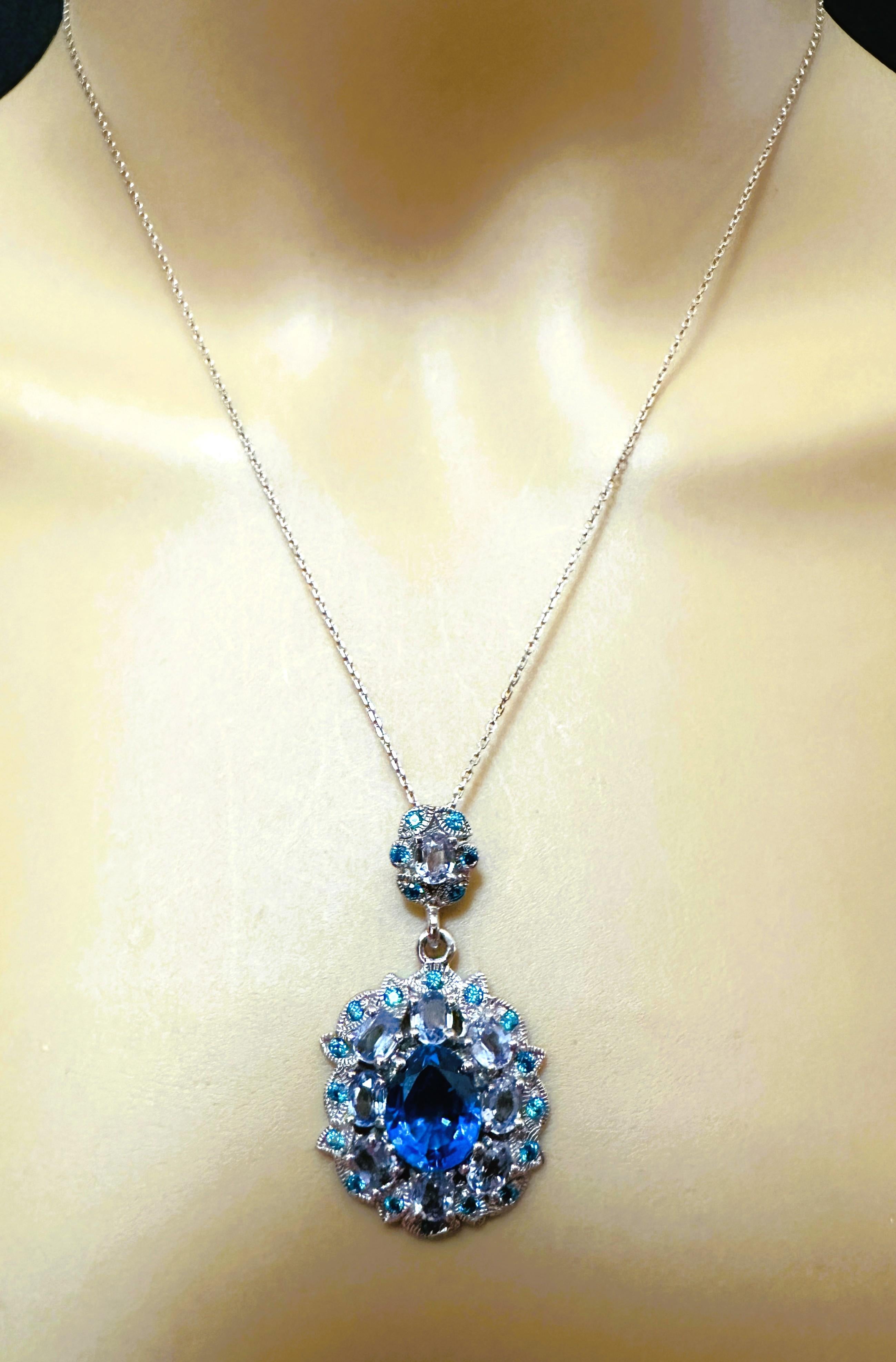 New African 5.12 ct Blue Topaz & Paraiba Blue Sterling Anhänger Halskette im Angebot 2
