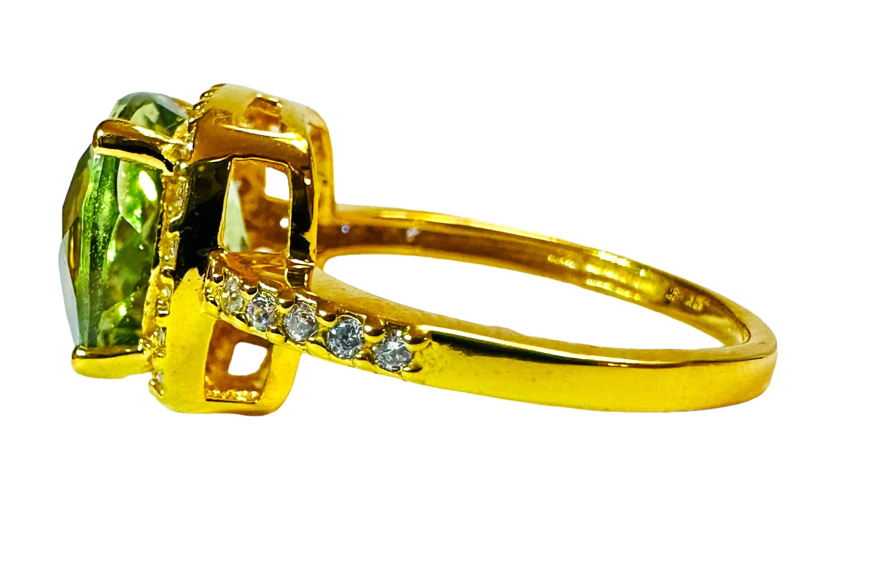 Ich liebe diesen Ring einfach!  Der Ring ist eine Größe 6 und hat nur eine schöne Fassung.  Der Stein stammt aus Afrika und ist von sehr hoher Qualität.  Der Stein ist als Kissen geschliffen Stein und ist 5.20 cts.  Der Schliff dieses Steins ist