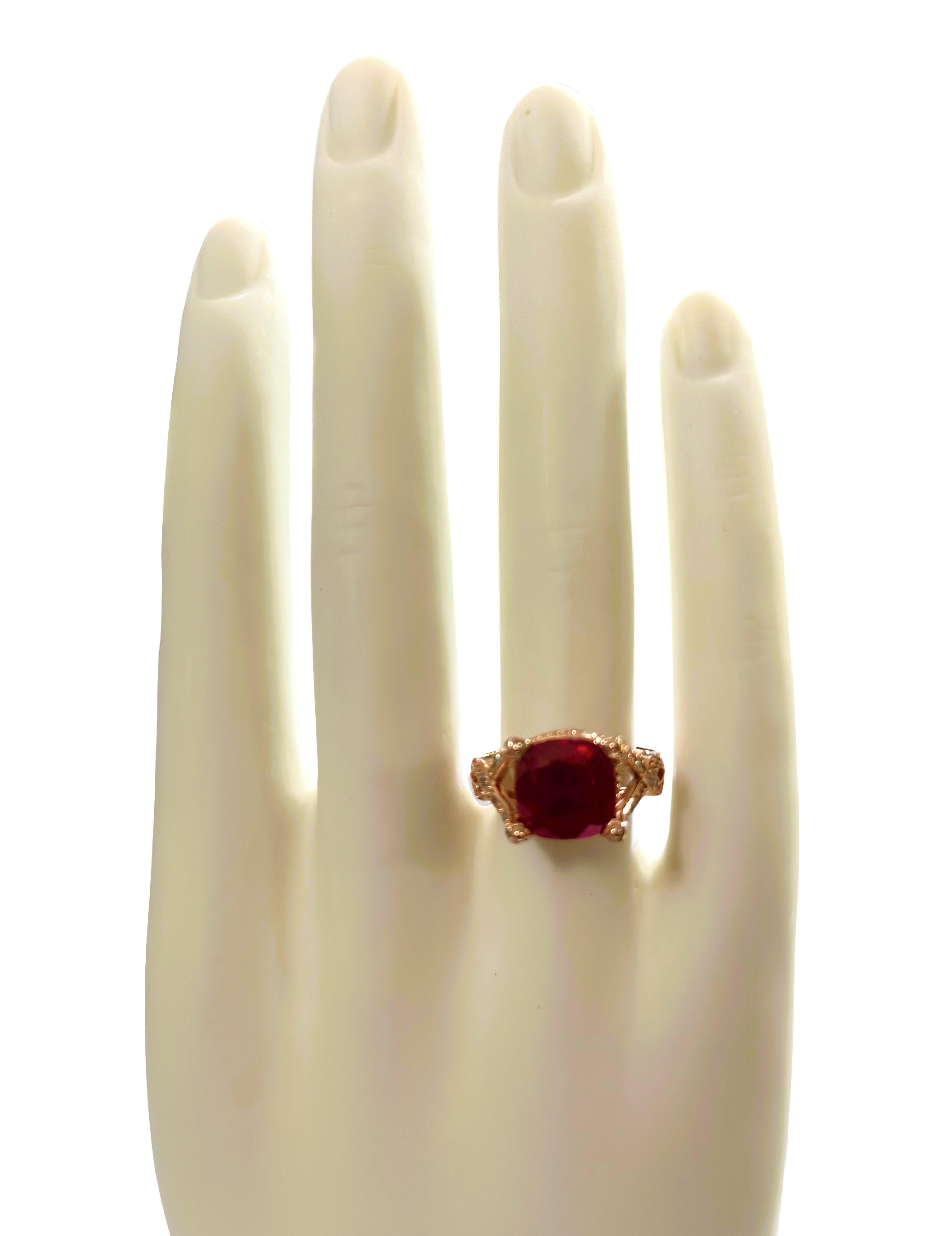 Taille coussin Bague africaine neuve en argent sterling plaqué or avec saphir rouge rosé de 5.4 carats  en vente