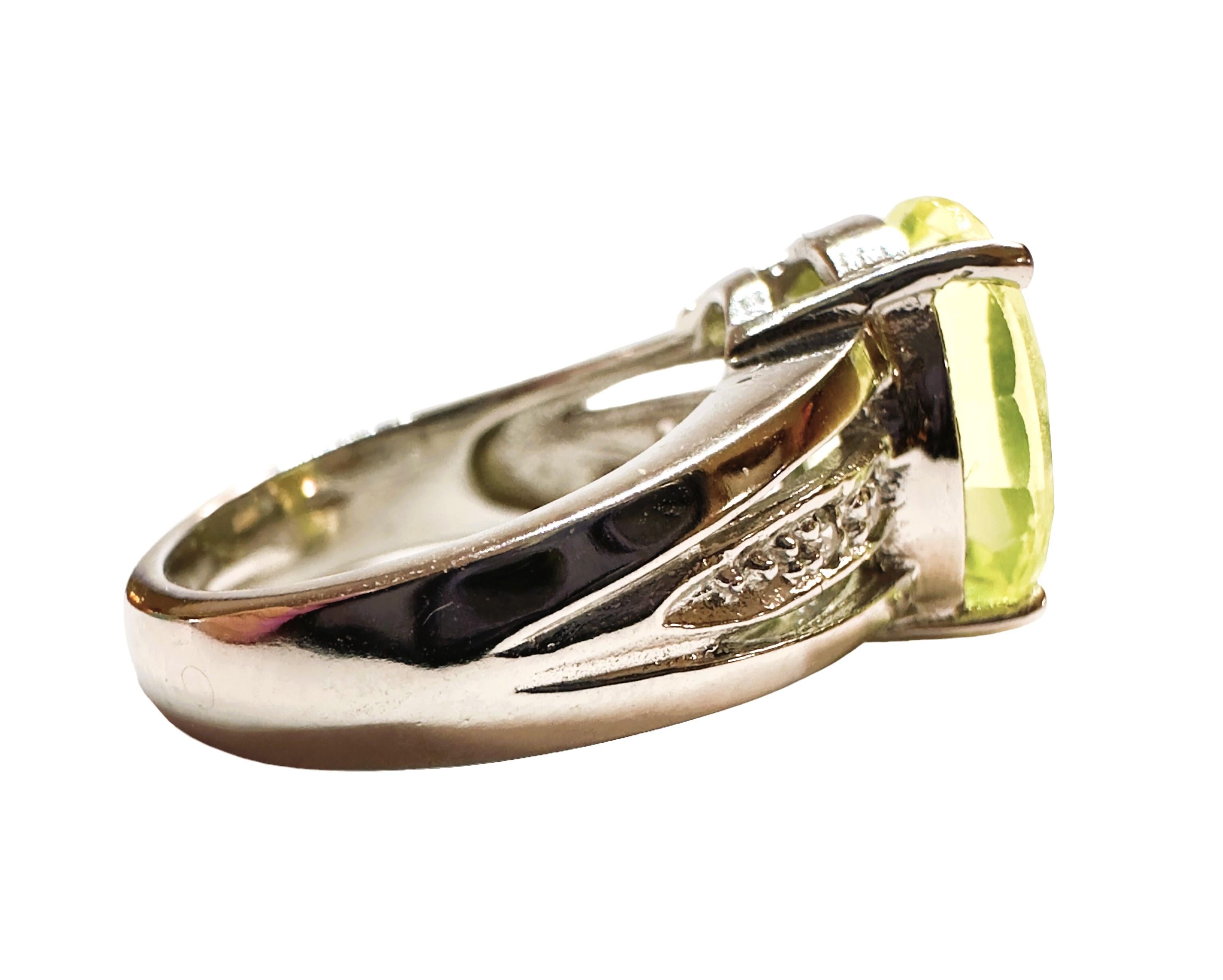 New African 7.40 ct Peridot & White Sapphire Sterling Ring In New Condition For Sale In Eagan, MN