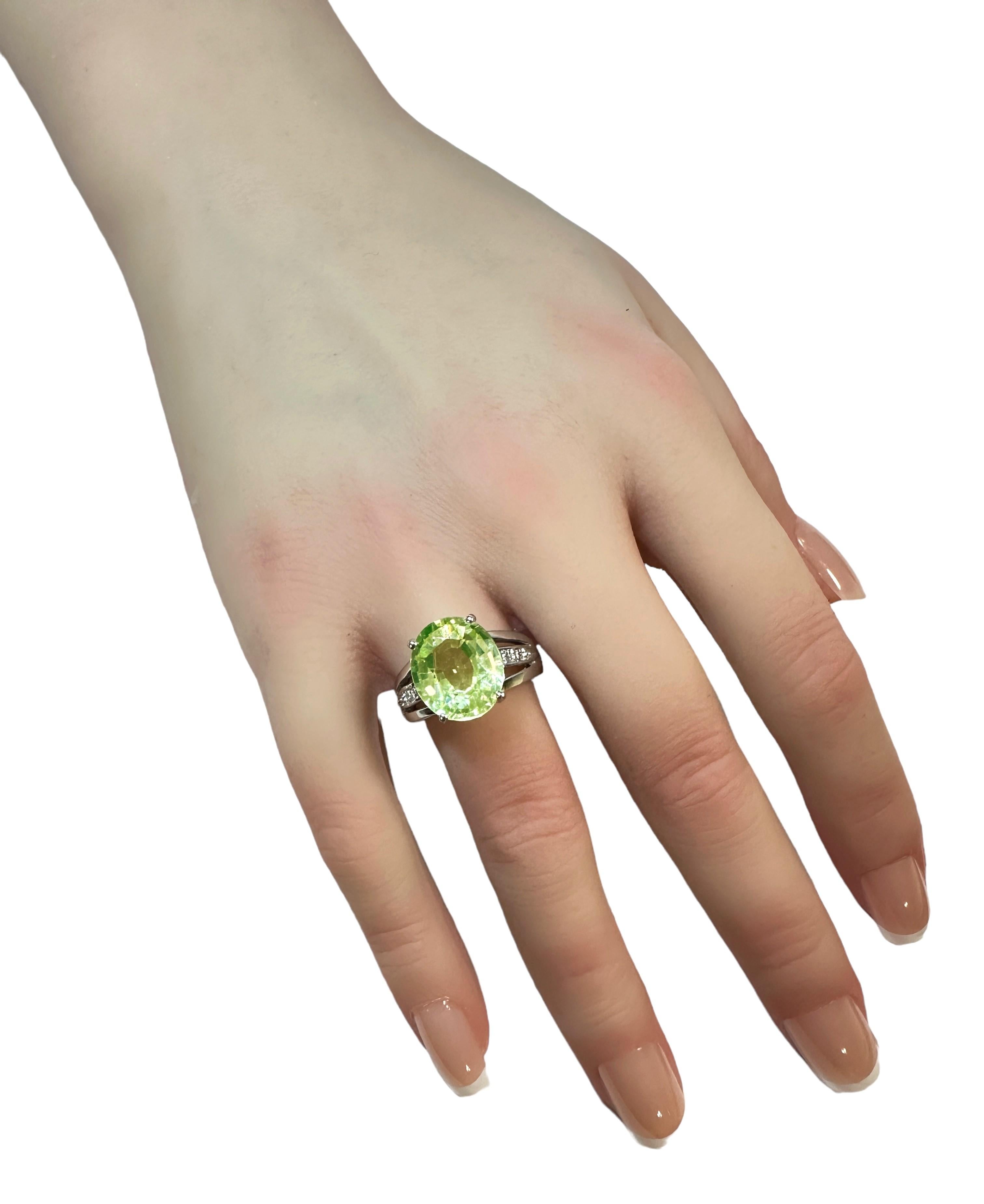 New African 7.40 ct Peridot & White Sapphire Sterling Ring For Sale 1