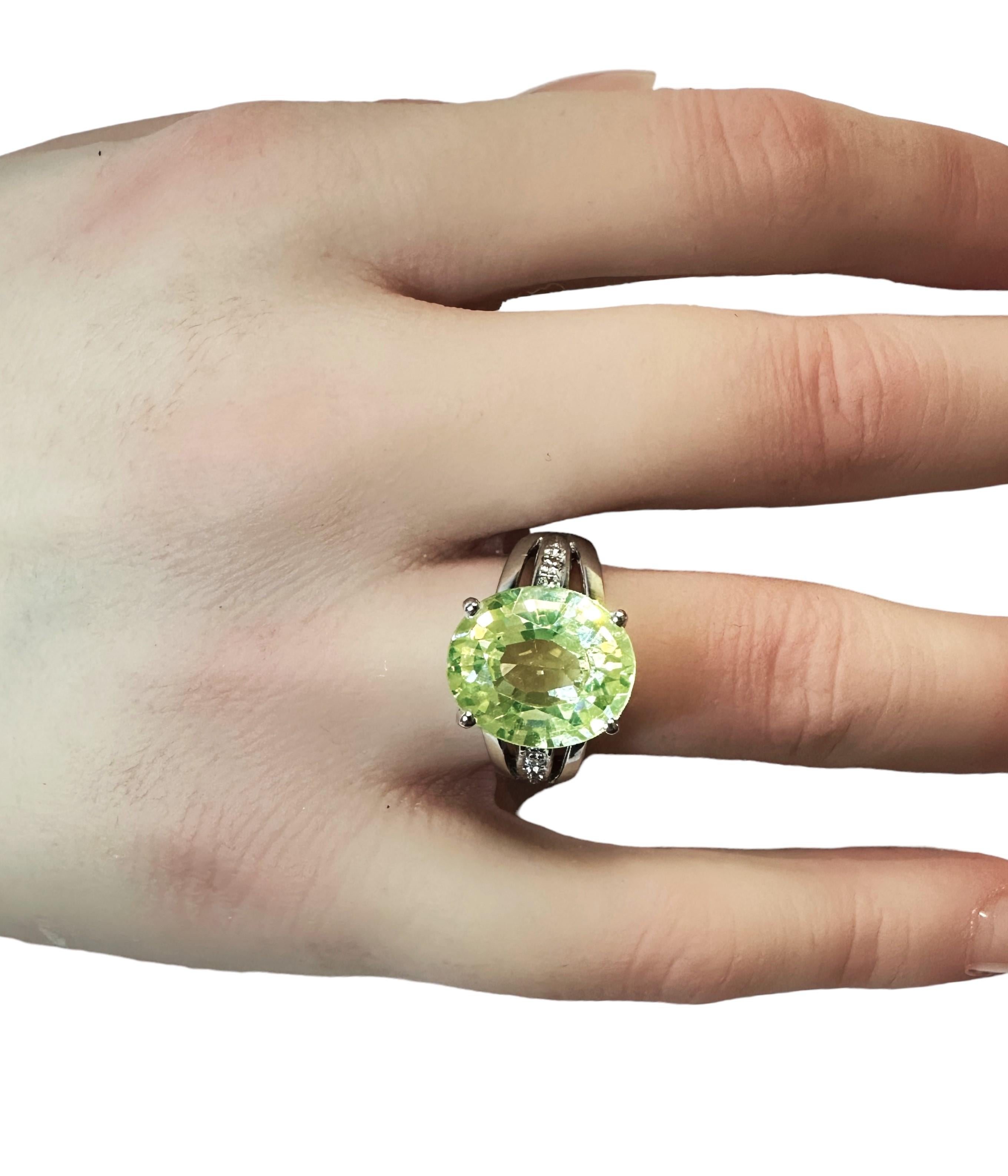 New African 7.40 ct Peridot & White Sapphire Sterling Ring For Sale 2