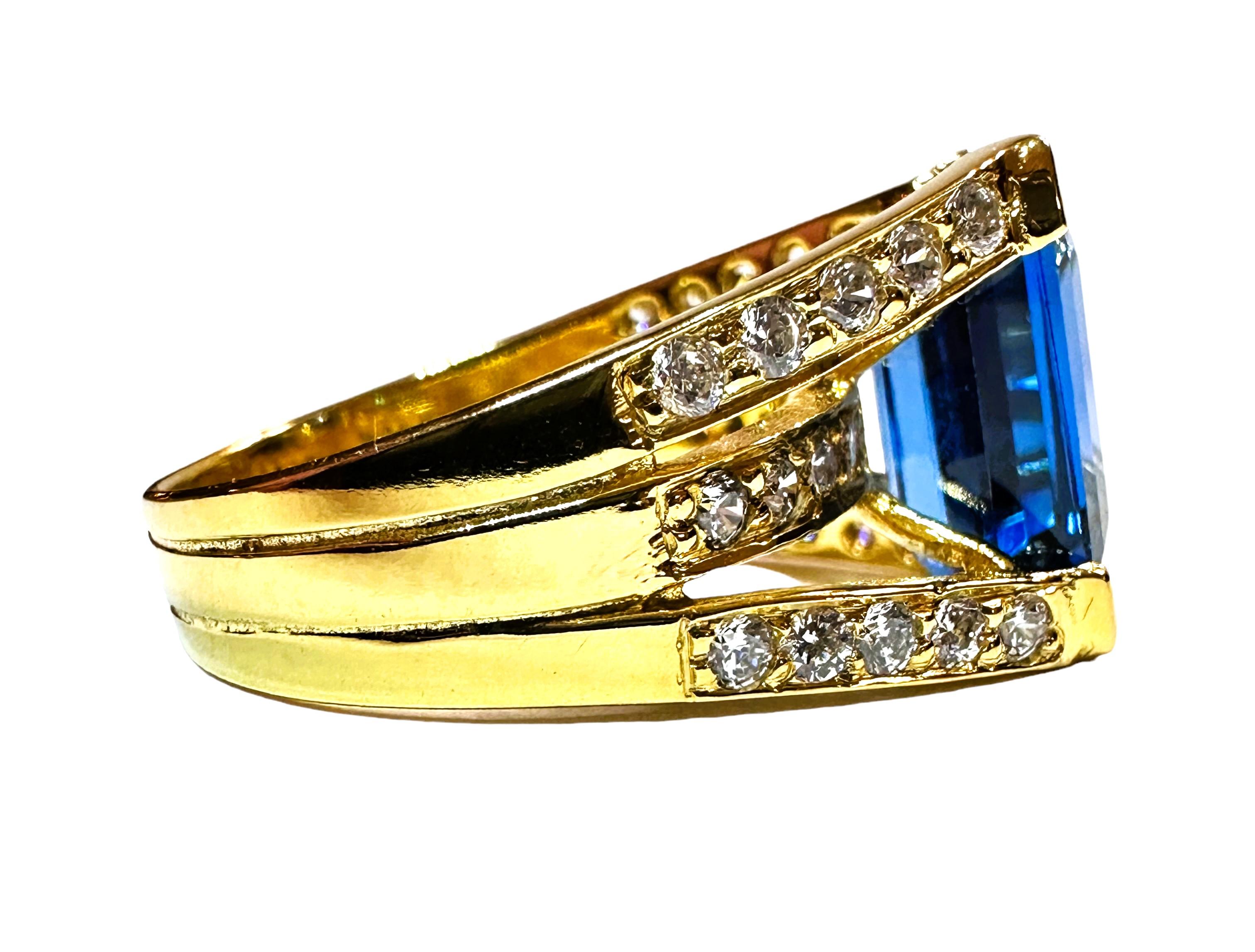 Neuer afrikanischer 8,0 Karat Neonblauer Topas & weißer Saphir Y vergoldeter Sterling-Ring (Baguetteschliff)