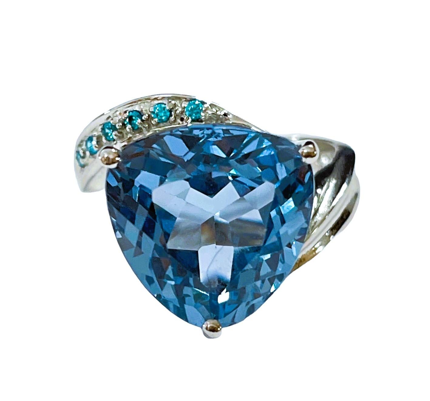 Die Farben in diesem Ring sind spektakulär!  Ich liebe die Mischung.  Der Ring hat die Größe 6,5.  Er wurde in Afrika abgebaut und ist einfach exquisit. Das 