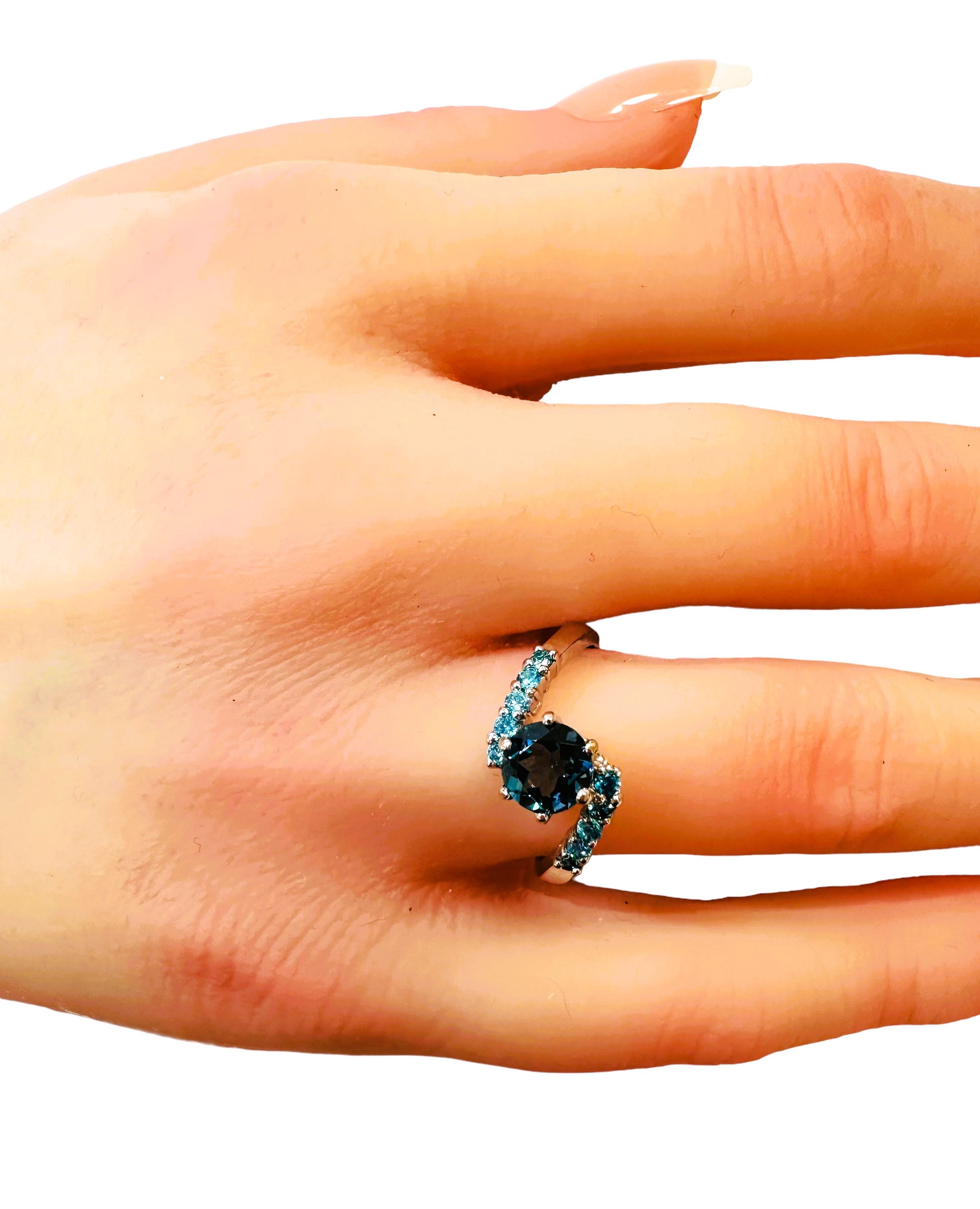 Neuer afrikanischer Sterling-Ring,85 Karat Londoner Blauer Topas & blauer Saphir (Art déco)