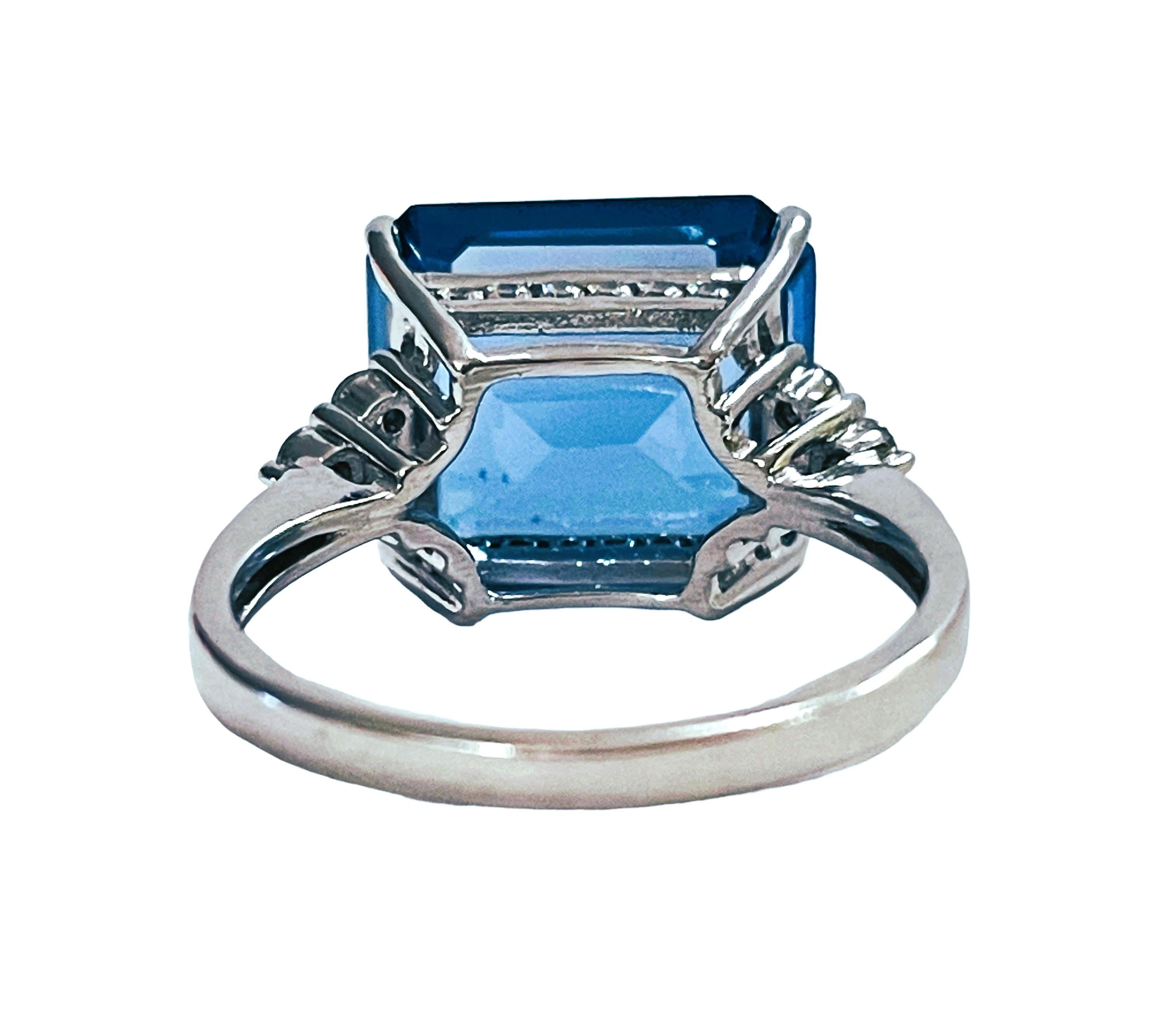 Nuevo anillo africano de 9,50 quilates de topacio azul suizo y zafiro blanco de ley Corte trillion