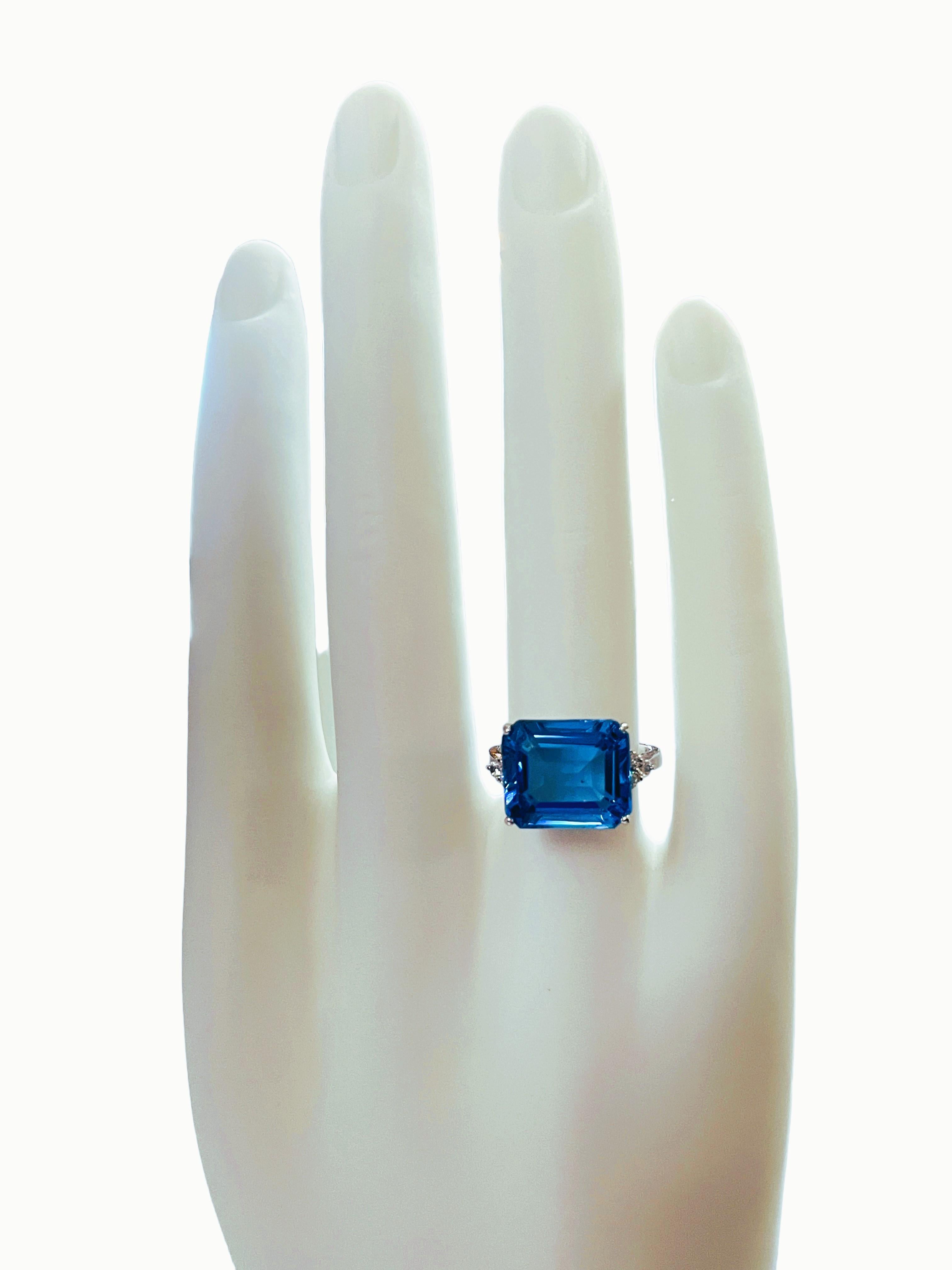 Nuevo anillo africano de 9,50 quilates de topacio azul suizo y zafiro blanco de ley 1