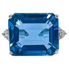 Nuevo anillo africano de 9,50 quilates de topacio azul suizo y zafiro blanco de ley