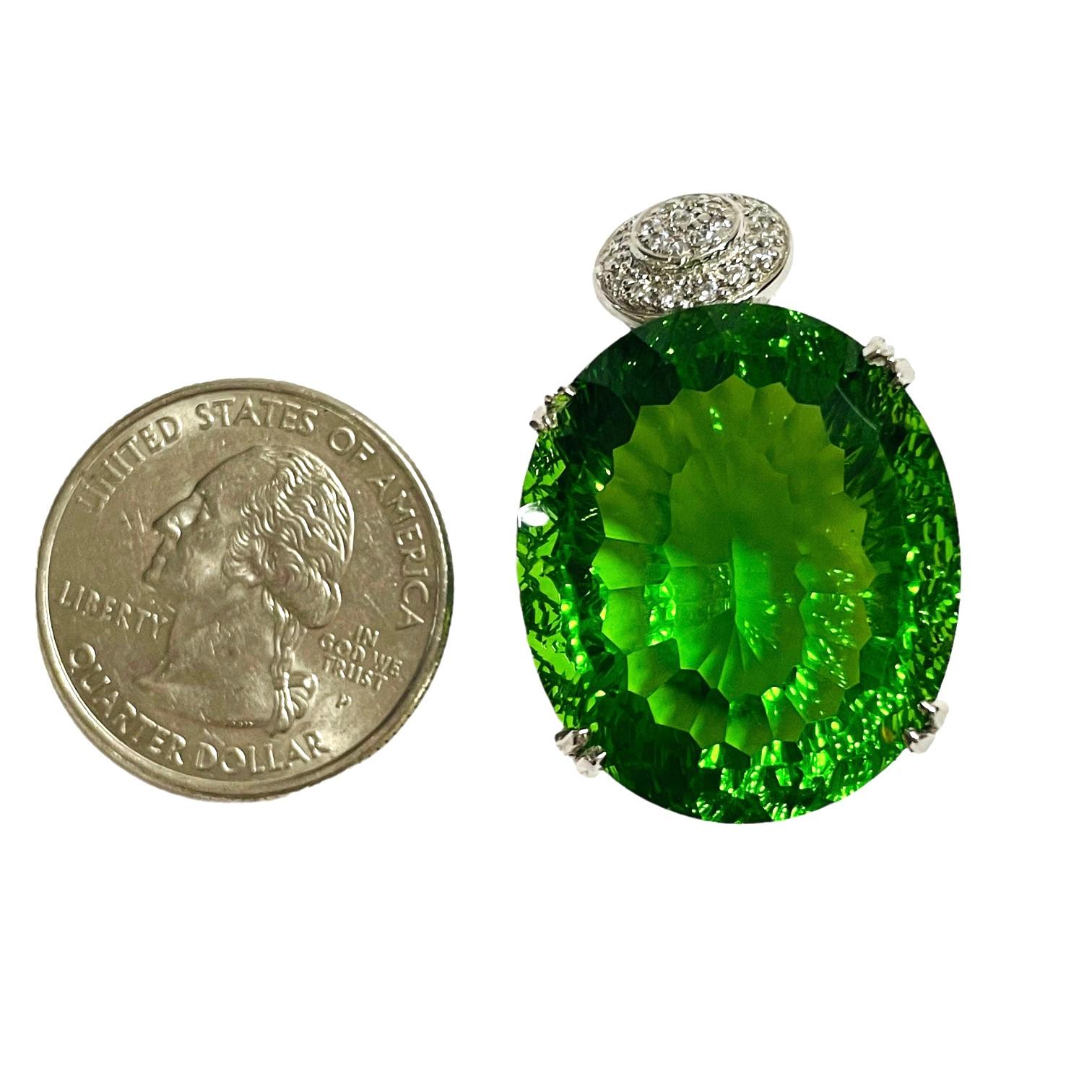 Neuer afrikanischer grüner konkaver ovaler 34,50 Karat Peridot-Sterling-Anhänger in Apfelgrün Damen