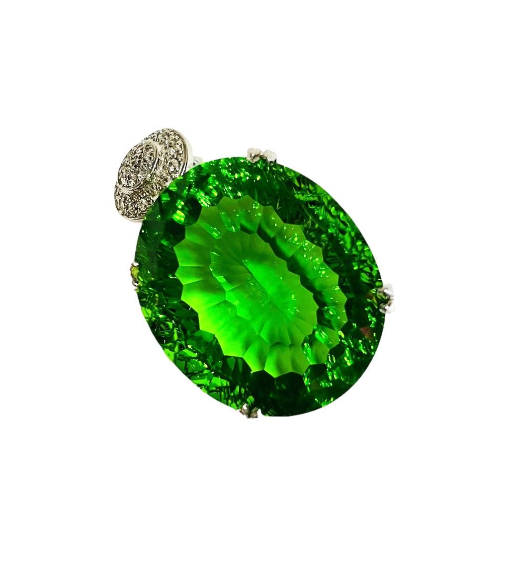 Neuer afrikanischer grüner konkaver ovaler 34,50 Karat Peridot-Sterling-Anhänger in Apfelgrün 1