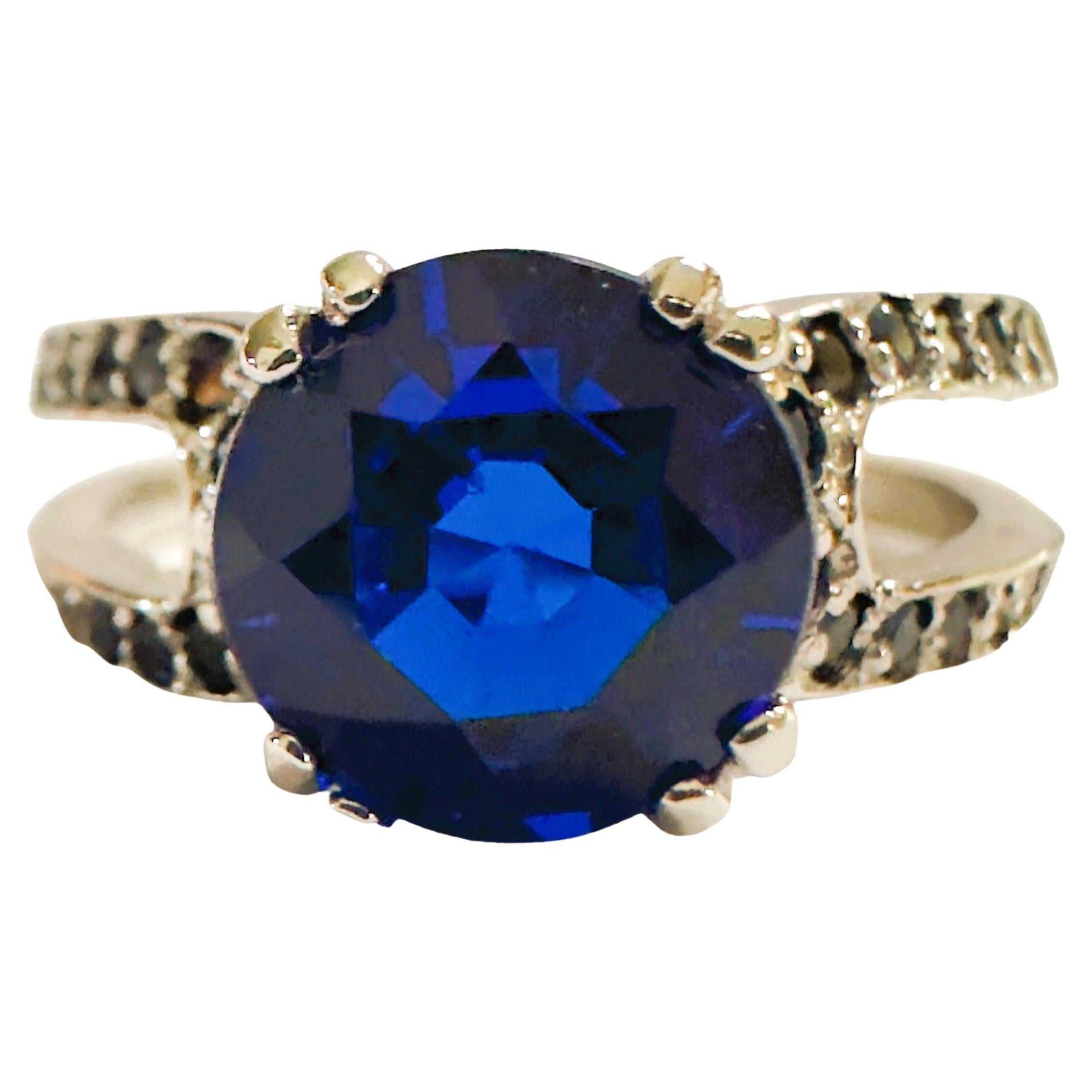 New African IF 2.50 Ct Swiss Blue Topaz & Sapphire Sterling Ring For Sale