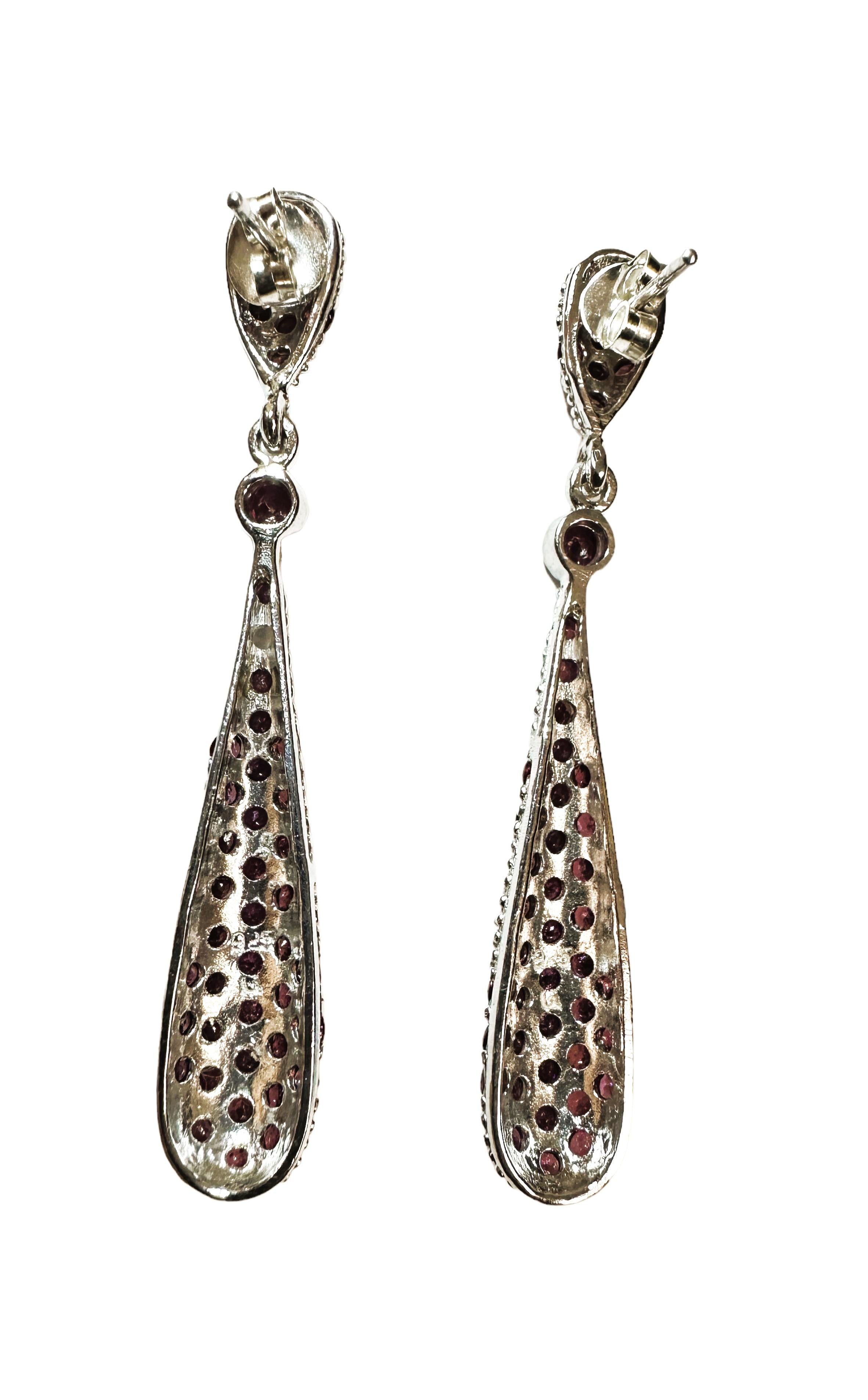 New African Rhodolite Granat 14k WG plattiert Sterling Post Ohrringe (Rundschliff)