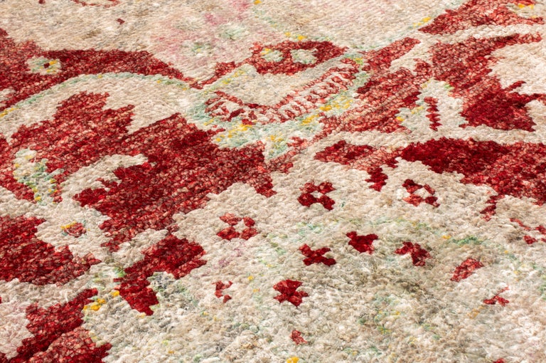 New Agra Transitional Red and Ivory Silk Rug In New Condition For Sale In Long Island City, NY