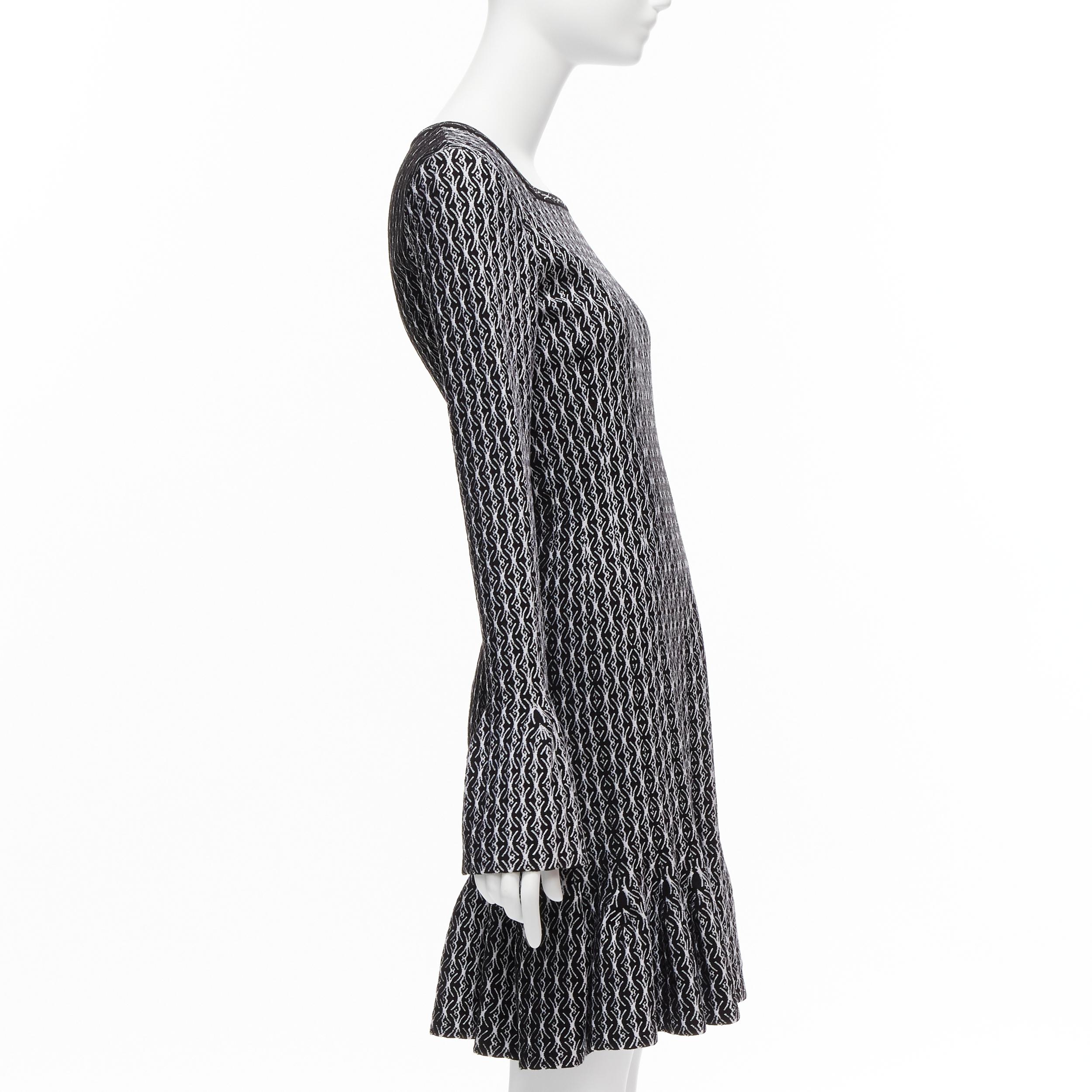 new ALAIA black white wool jacquard square neck flared hem cocktail dress FR38 M In New Condition For Sale In Hong Kong, NT