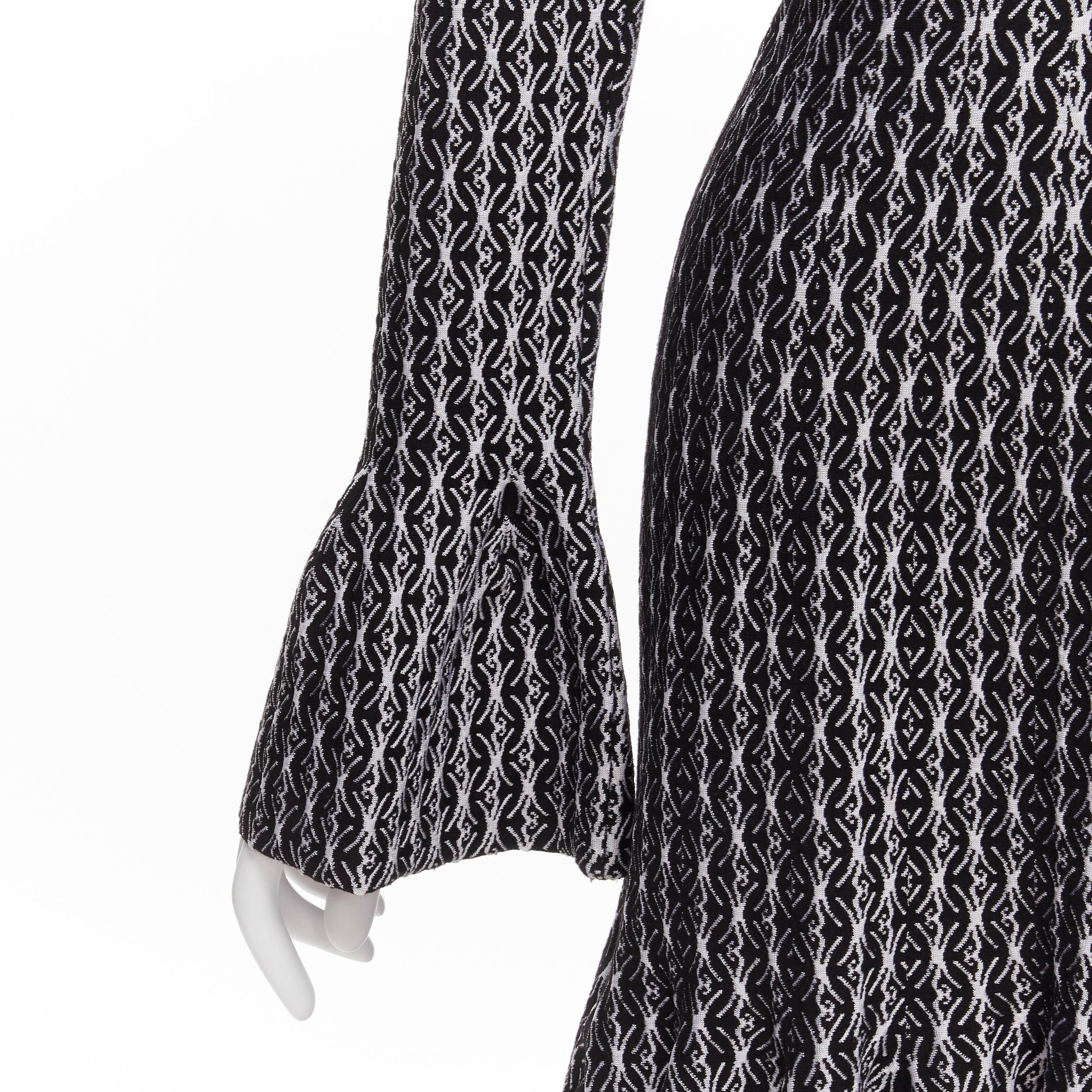 Neu ALAIA Schwarz-weißes, quadratisches, aus Wolljacquard-Cocktailkleid mit ausgestelltem Ausschnitt FR38 M im Angebot 4