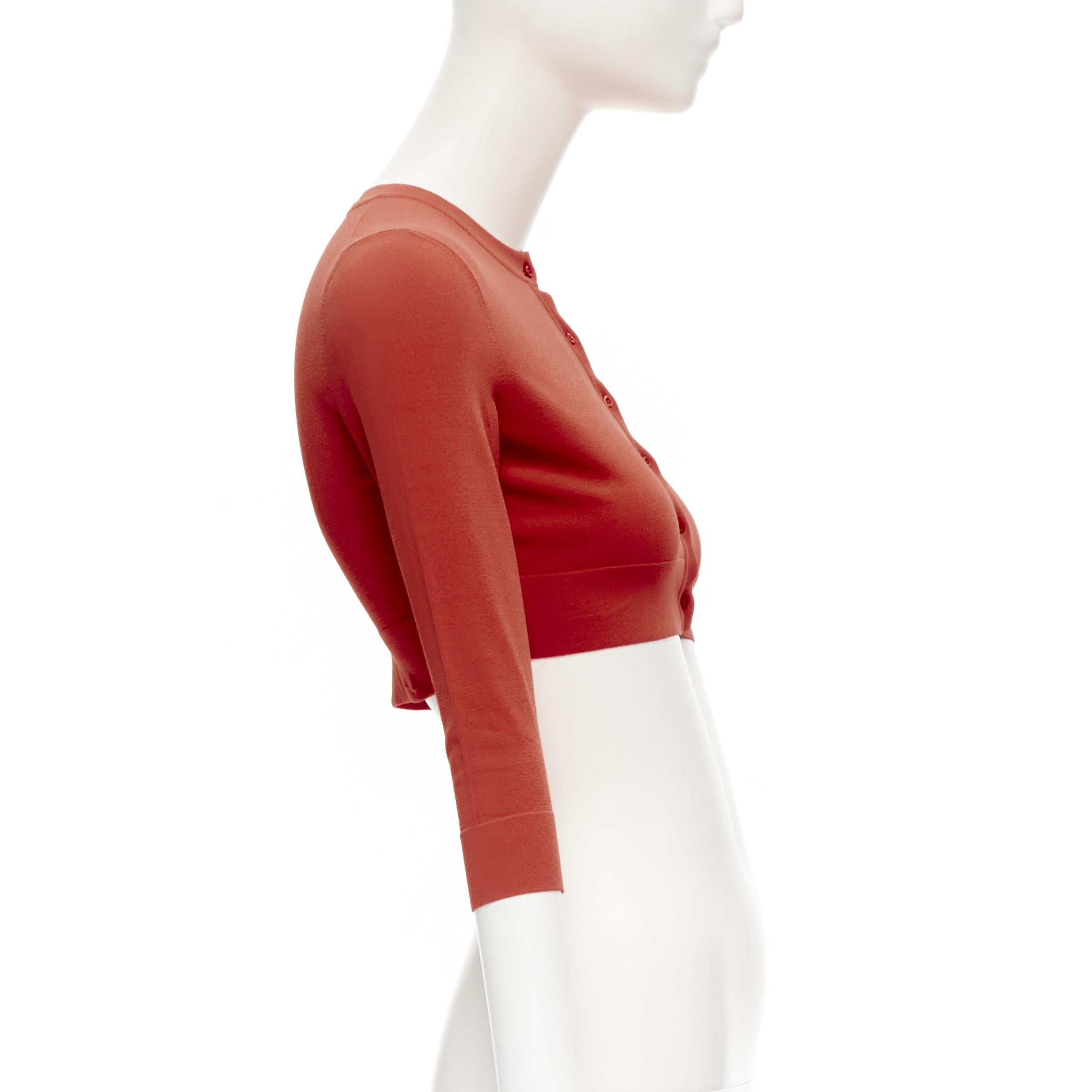 Cardigan en maille stretch à boutons rouge écarlate ALAIA Signature FR38 S, neuf Pour femmes en vente