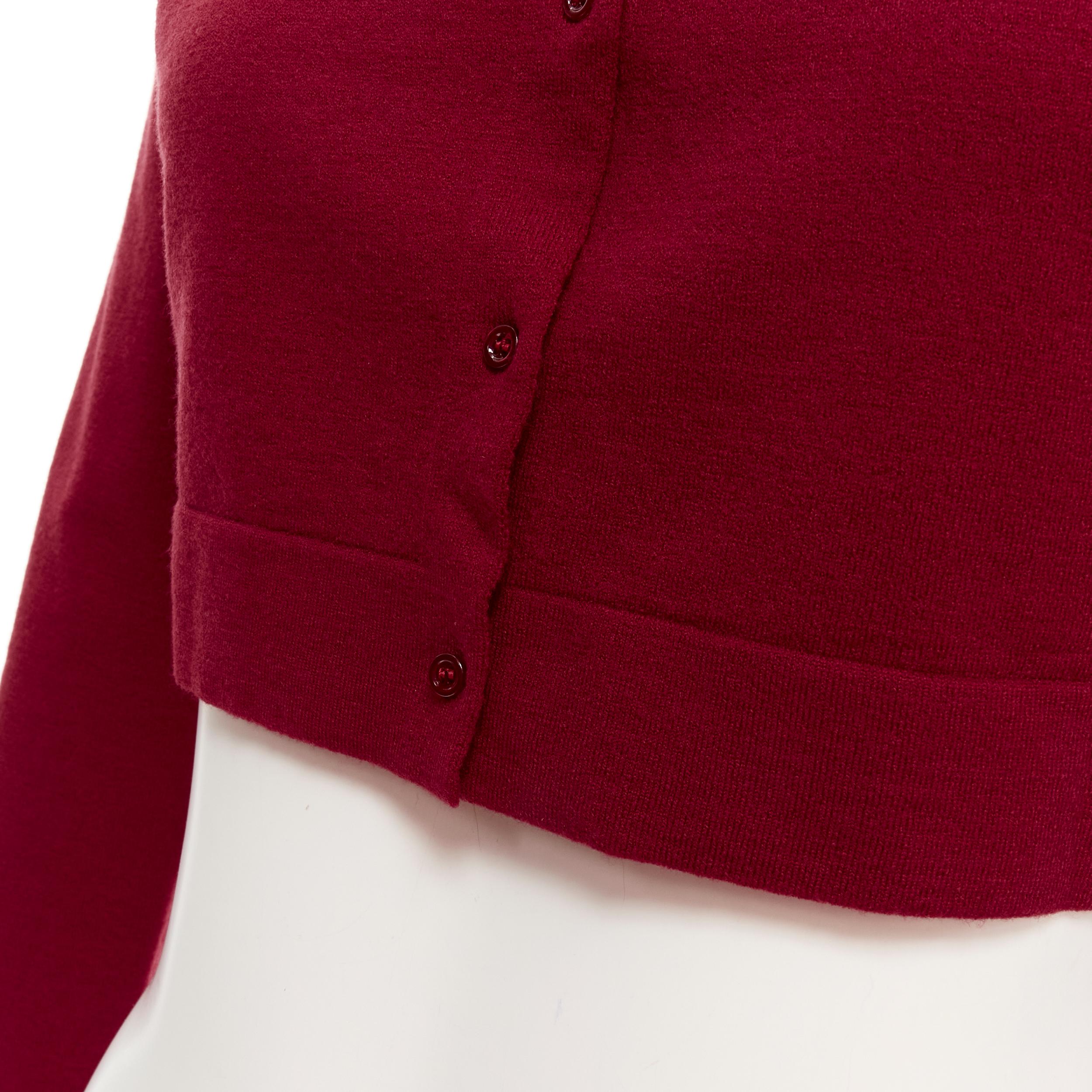 Cardigan en tricot extensible rouge à boutons ALAIA Signature, Taille FR38, Neuf en vente 3
