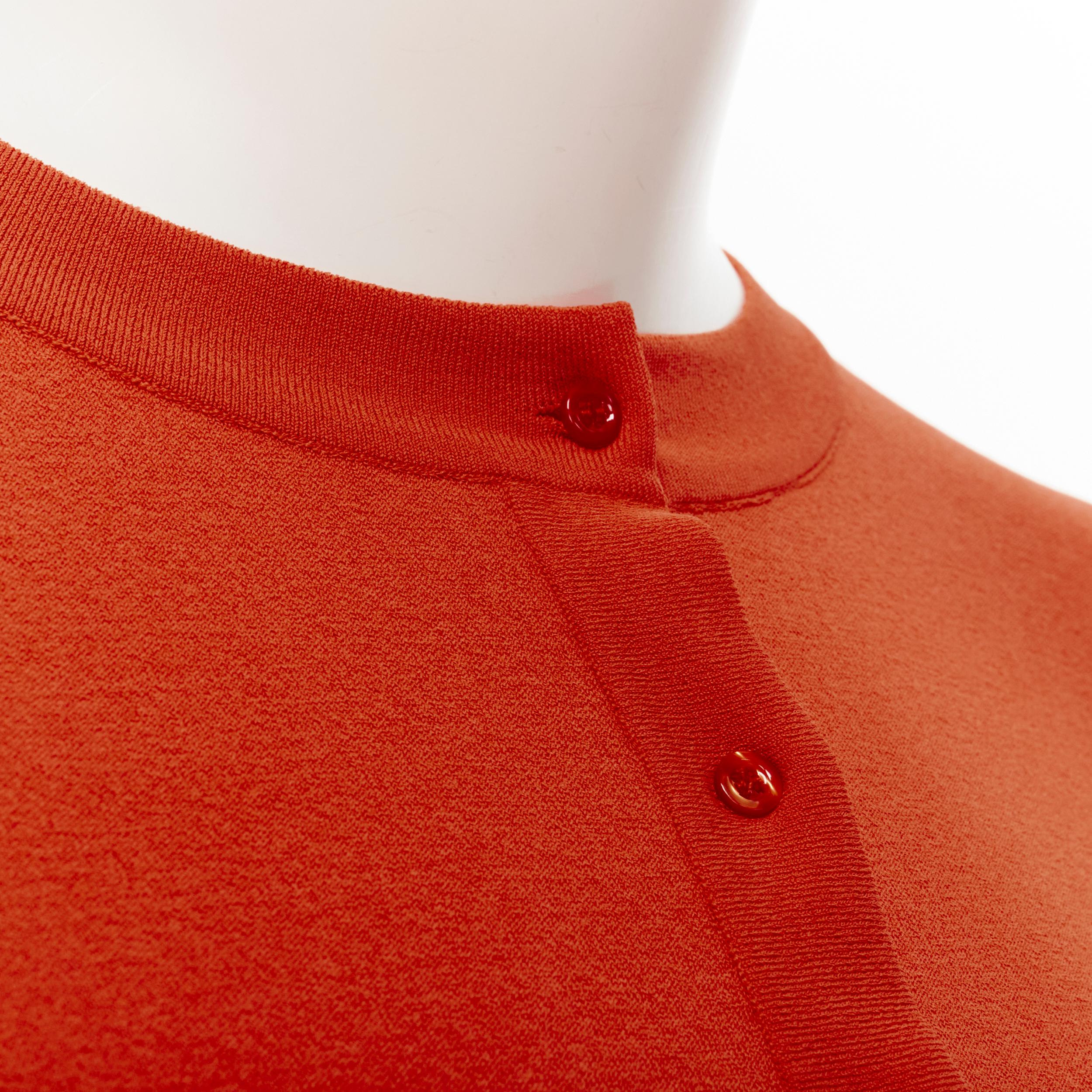 new ALAIA Signature cropped stretch knit button cardigan Sanguine Orange FR38 S 
Reference: TGAS/B01934 
Brand: Alaia 
Designer: Azzedine Alaia 
Collection: Permanent 
Material: Viscose 
Color: Orange 
Pattern: Solid 
Closure: Button 
Extra Detail: