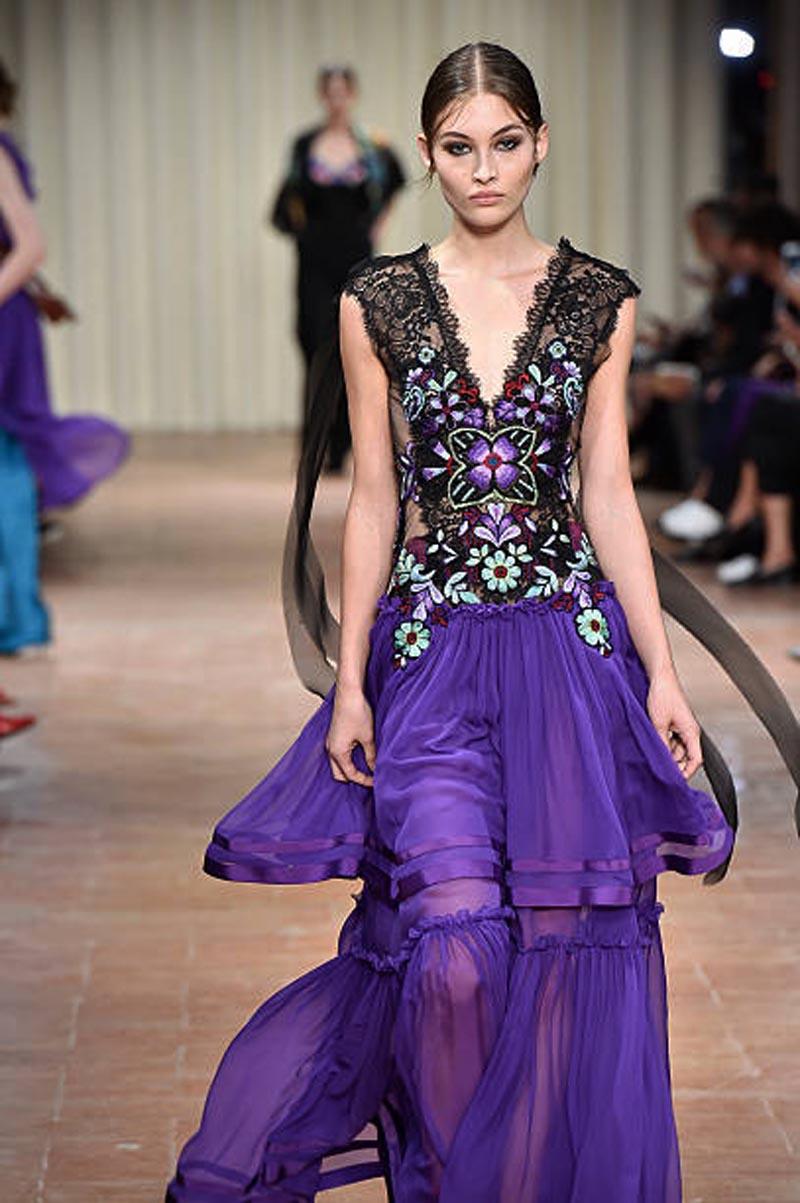 Purple New Alberta Ferretti SS 2017 Collection Beaded Embroidered Lace Silk Gown 44  42 For Sale