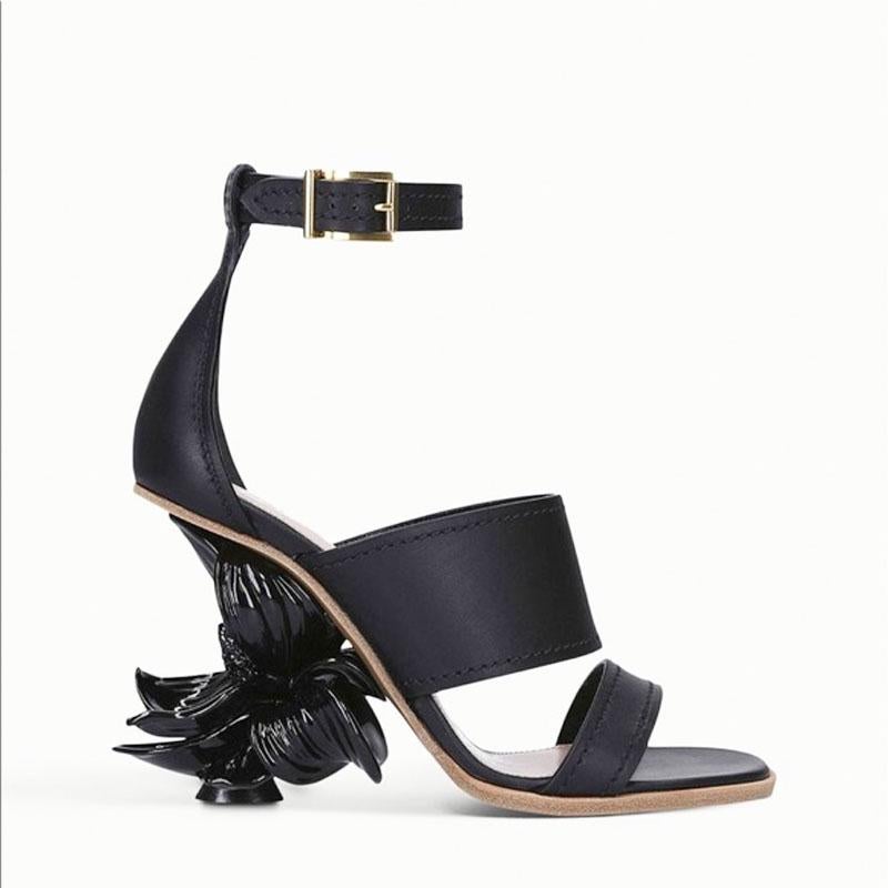 New Alexander McQueen 3D Magnolia Flower Heel Black Leather Shoes It. 40   USA 10 In condizioni Nuovo in vendita a Montgomery, TX