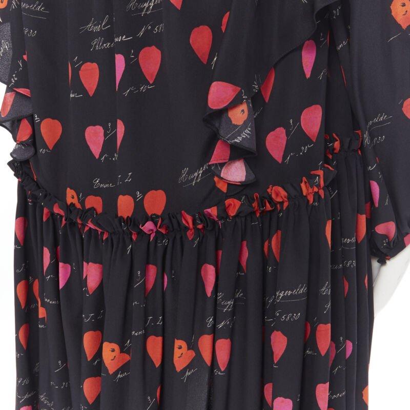 new ALEXANDER MCQUEEN black red petal print silk ruffle off shoulder dress IT40
Reference: TGAS/A03567
Brand: Alexander McQueen
Designer: Sarah Burton
Collection: 2018
As seen on: Kate Middleton wore the same print
Material: Silk
Color: Black,