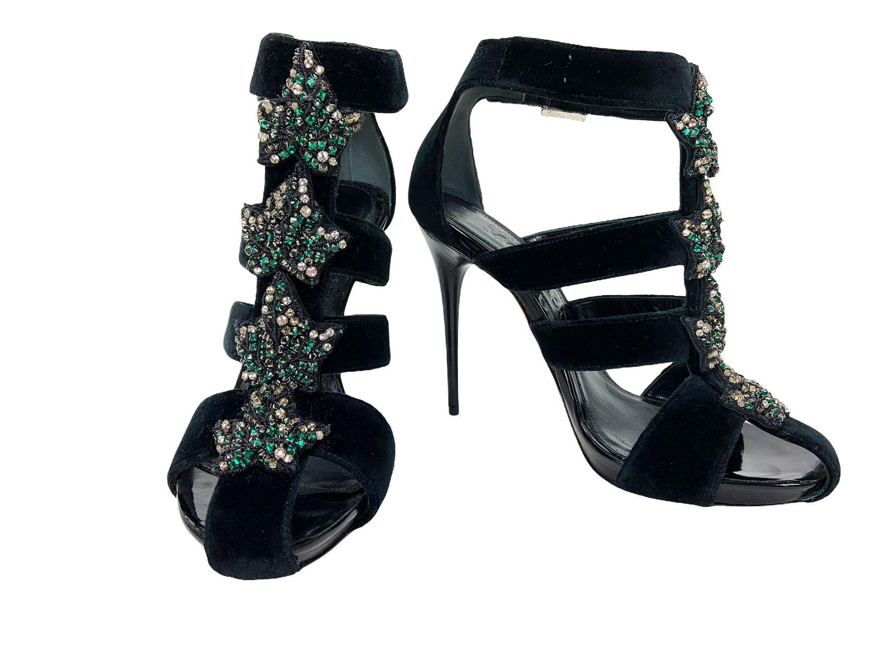 New Alexander McQueen *Ofelia* Black Velvet Crystal Embellished Cage Sandals
Designer size - 37.5
Ivy Embroidery, Emerald Green and Clear Swarovski Crystals, Black Velvet, Buckle Closure, Leather Sole & Insole.
Heel Height - 4.5 inches, Platform -