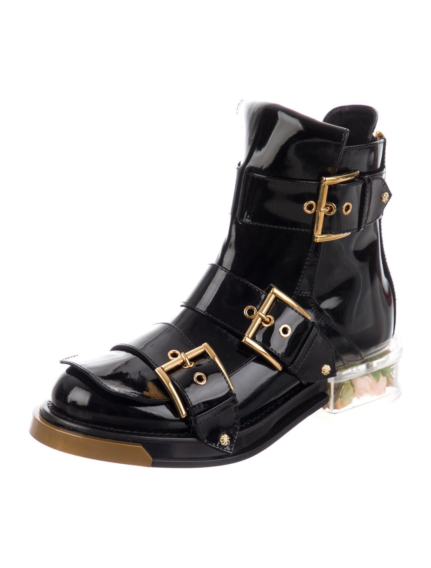 New Alexander McQueen Black Brushed Leather Buckle Ankle Boots
S/S 2018 Runway Collection
Designer size - 36 ( US 6 )
100% Calfskin. Color - Black. Three gold-tone buckles, an exaggerated tongue, leather sole, bronze wrap around the toe. 
Soft pink