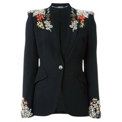 Nueva Chaqueta Alexander McQueen adornada con cristales, vista en  Sharon Osbourne 42