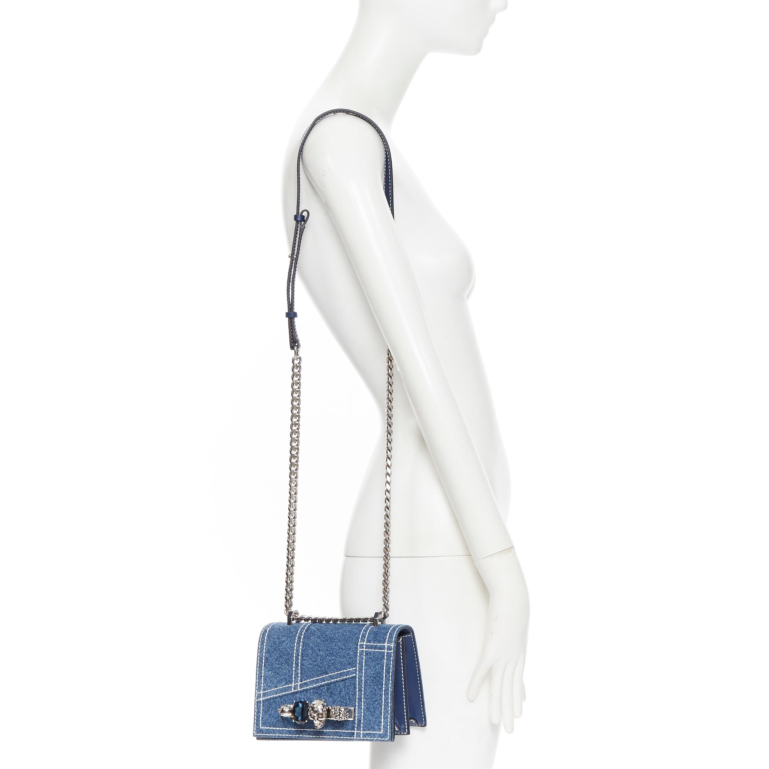 new ALEXANDER MCQUEEN denim overstitch skull knuckle duster chain crossbody bag 
Reference: MAWG/A00035 
Brand: Alexander McQueen 
Model: Knuckle crossbody 
Material: Denim 
Color: Blue 
Pattern: Solid 
Closure: Magnetic 
Extra Detail: Extra Detail: