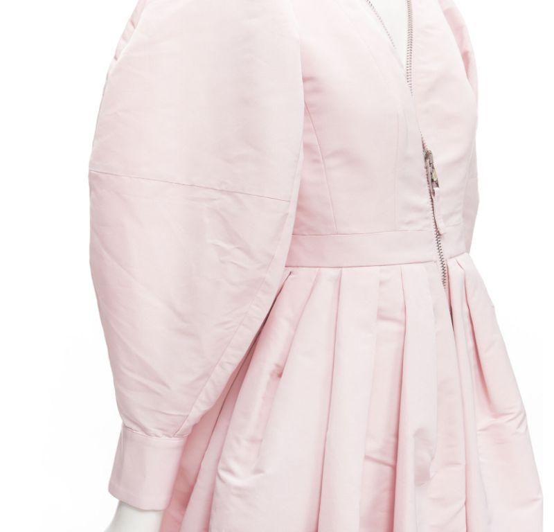 new ALEXANDER MCQUEEN faille light pink ballon sleeve technical dress IT38 XS
Reference: AAWC/A00174
Brand: Alexander McQueen
Designer: Sarah Burton
Collection: 2021
Material: Polyester
Color: Pink
Pattern: Solid
Closure: Zip
Lining: Unlined
Extra