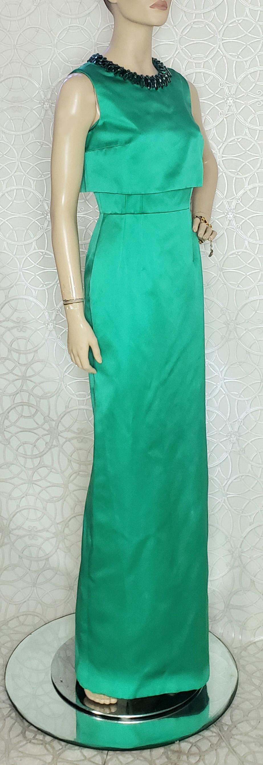 Alexander McQueen 

Emerald green glass beaded long dress

Content: 100% silk
Back zipper
Sleeveless
Back slit

Size 40 - 4 (S)

Length 63