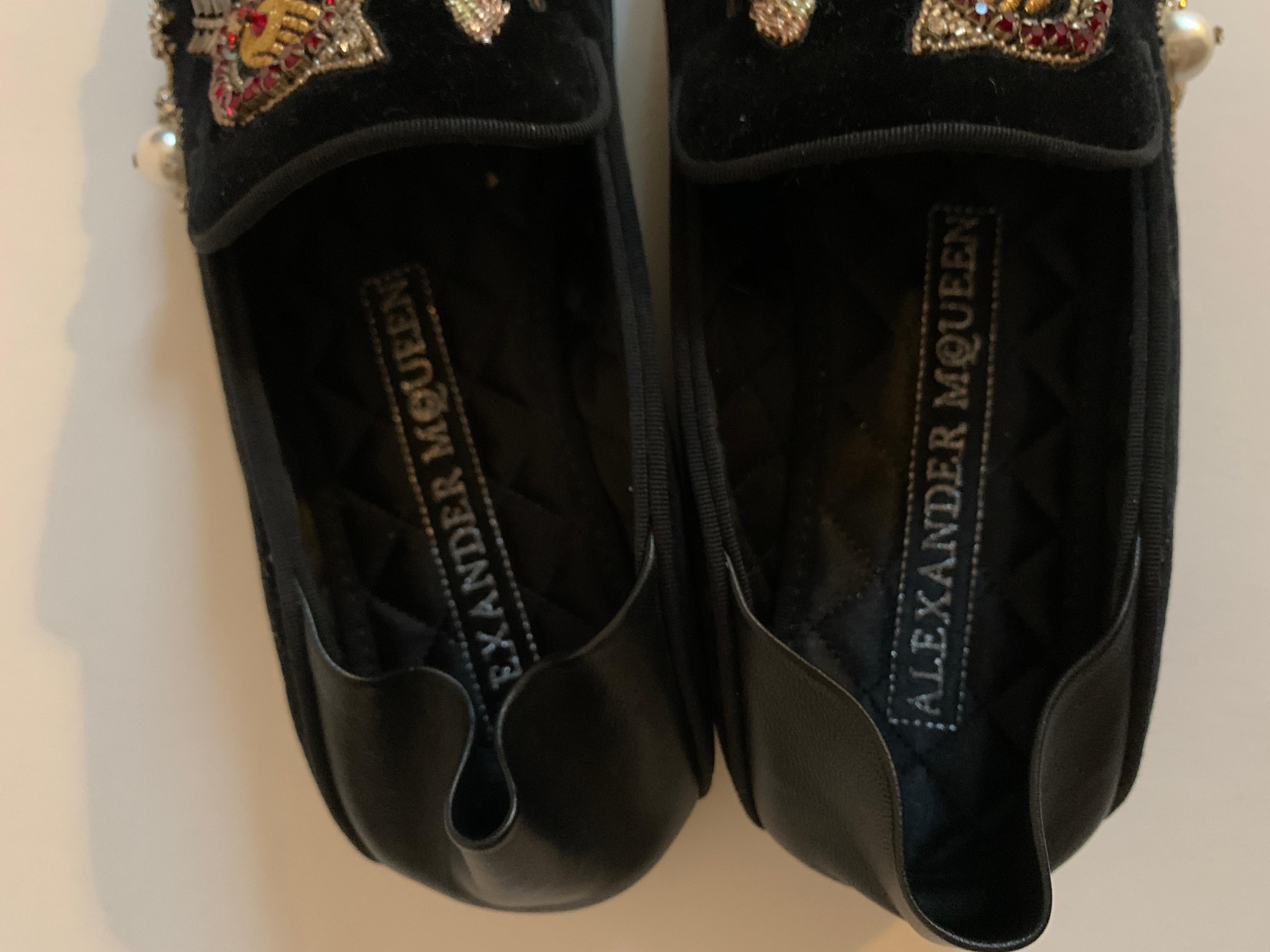 New Alexander Mcqueen Obsession Charm Velvet Loafers Smoking Slippers Flat Shoes In New Condition In San Francisco, CA