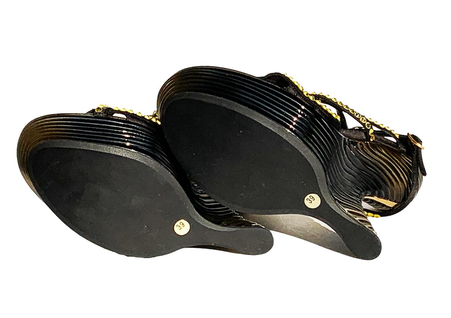 Alexander McQueen - Sandales compensées embellies de coquilles d'huître It 39 - US 9 en vente 7