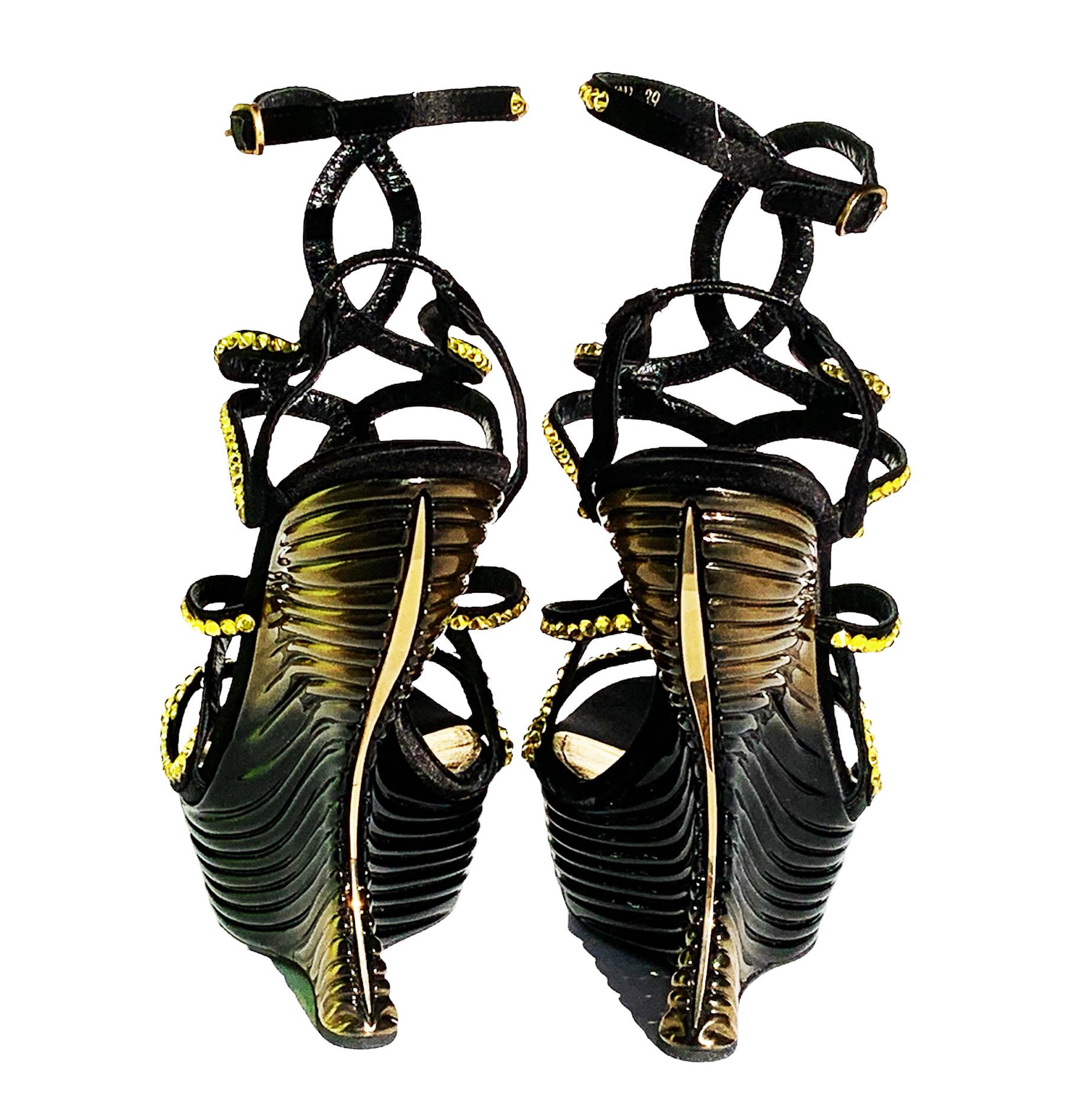New Alexander McQueen Oyster Shell Embellished Wedge Sandals Shoes It 39 - US 9 For Sale 5