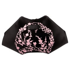 &New Alexander McQueen Resort 2020 Satin-Clutch, 2050 $, mit Etiketten